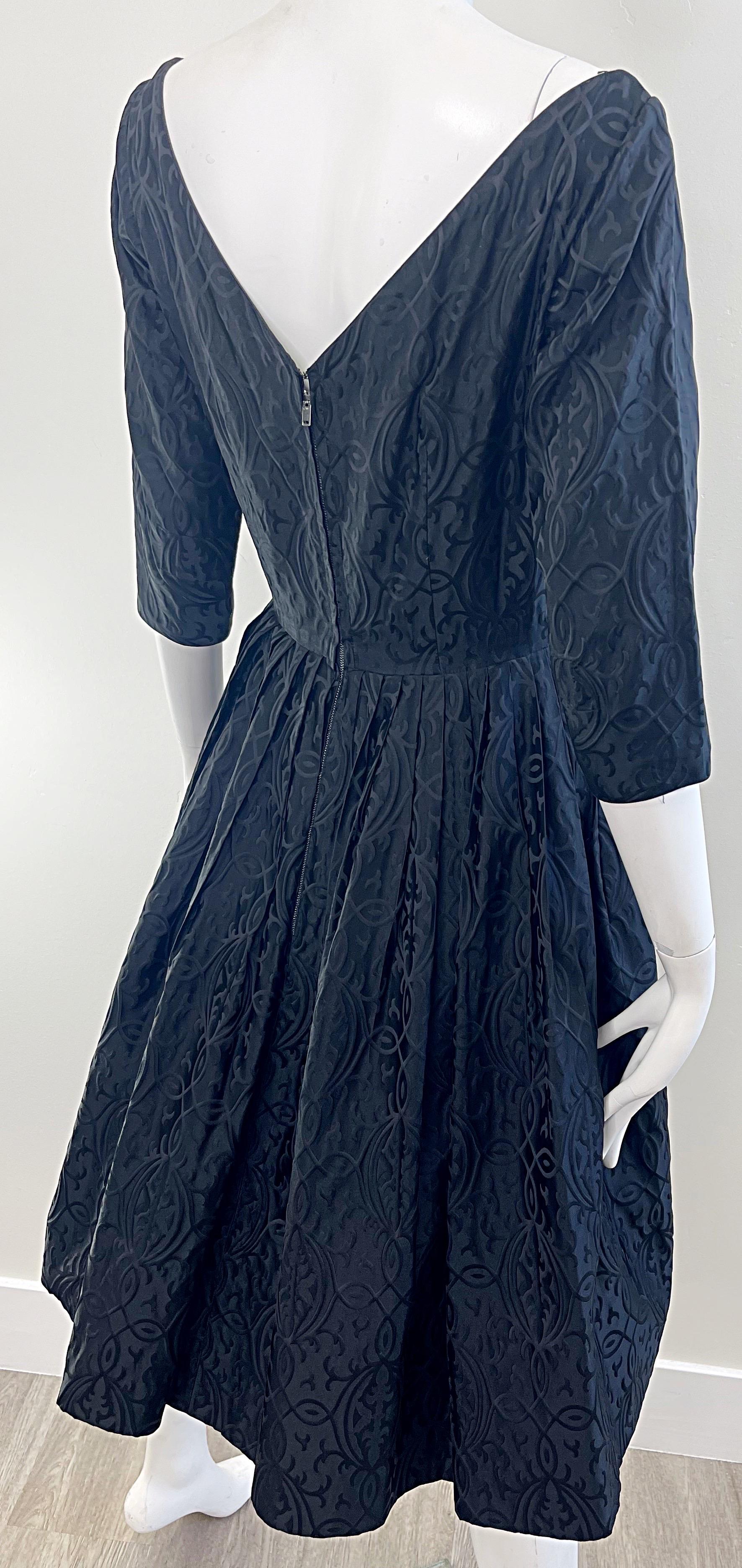 1950s Dinastía de seda negro Fit n 'Flare mangas 3/4 Vintage 50s Vestido Scribe Imprimir en venta 8