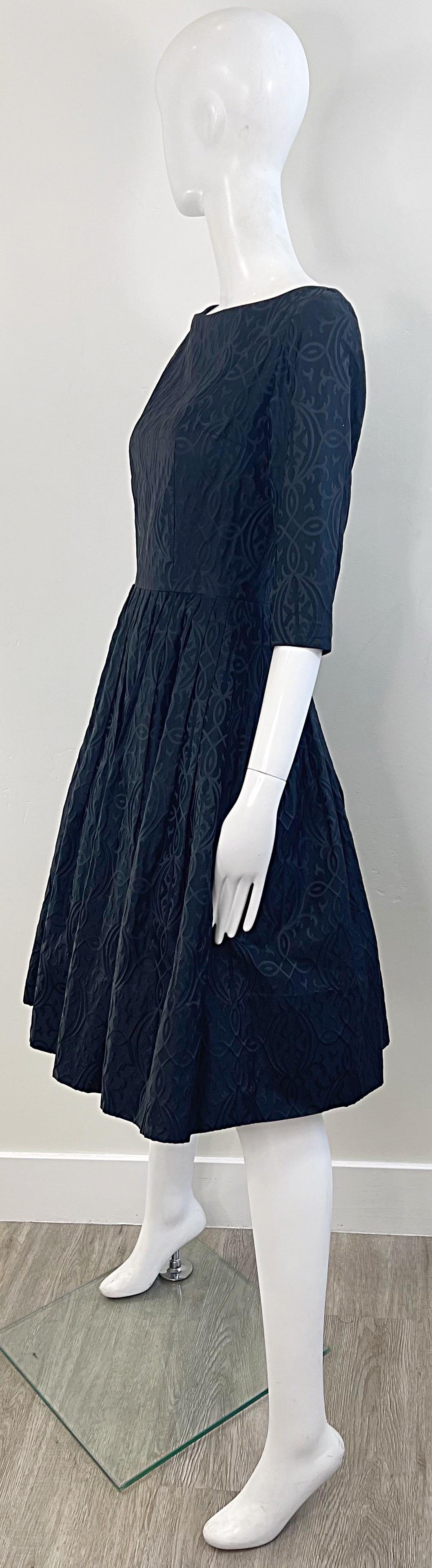 1950s Dinastía de seda negro Fit n 'Flare mangas 3/4 Vintage 50s Vestido Scribe Imprimir en venta 1