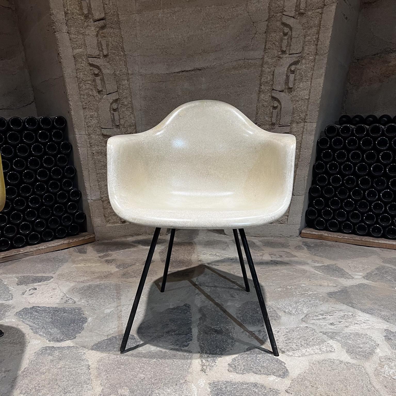 Gorgeous early production 1950s classic Eames for Herman Miller Dax Molded Fiberglass Shell Armchair 
parchment with black metal base
31 h x 24.5 w x 23.5 d Arm rest 25 Seat 18
Preowned Original unrestored vintage condition
Refer to all images
LA OC