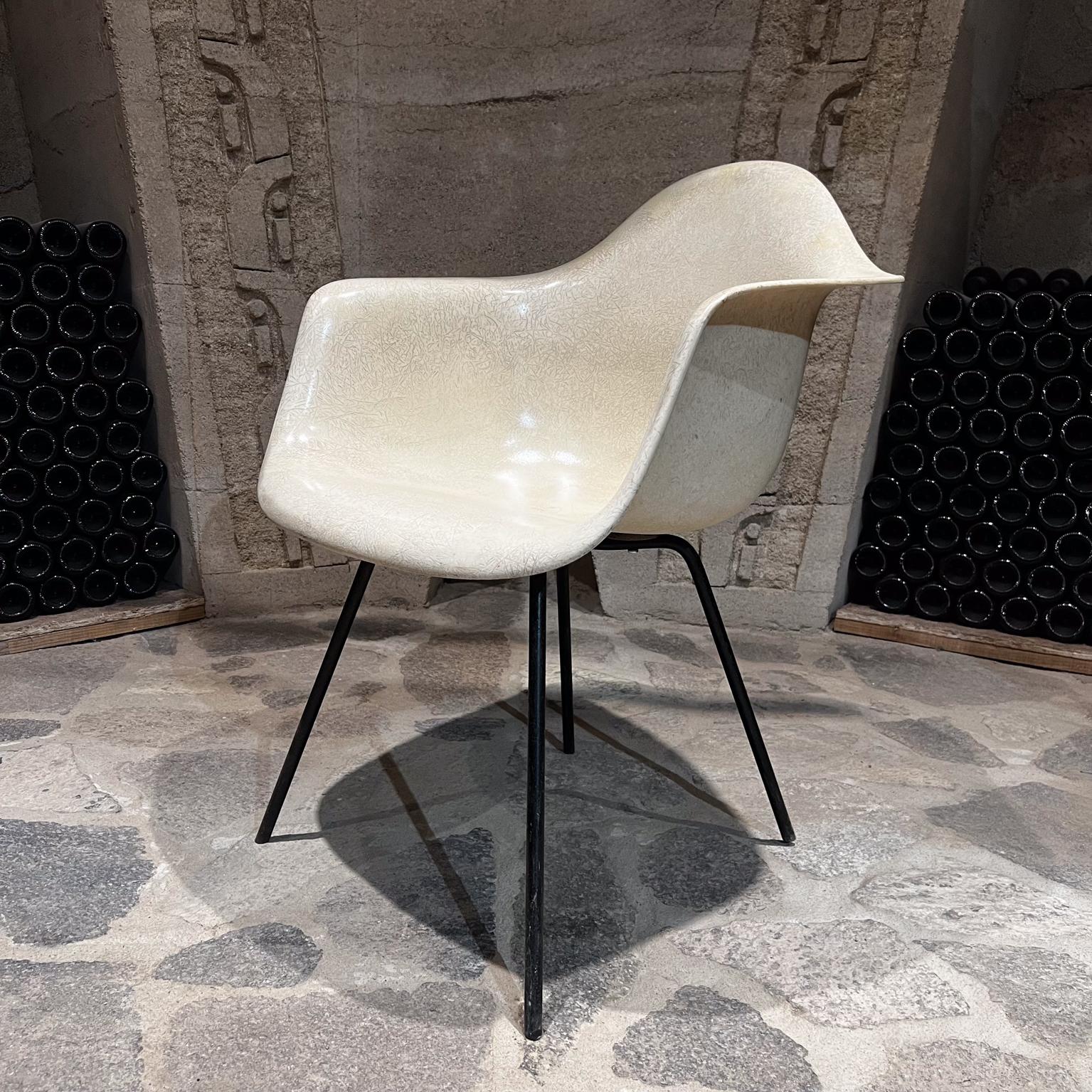 American 1950s Eames for Herman Miller Dax Fiberglass Shell Armchair Parchment For Sale