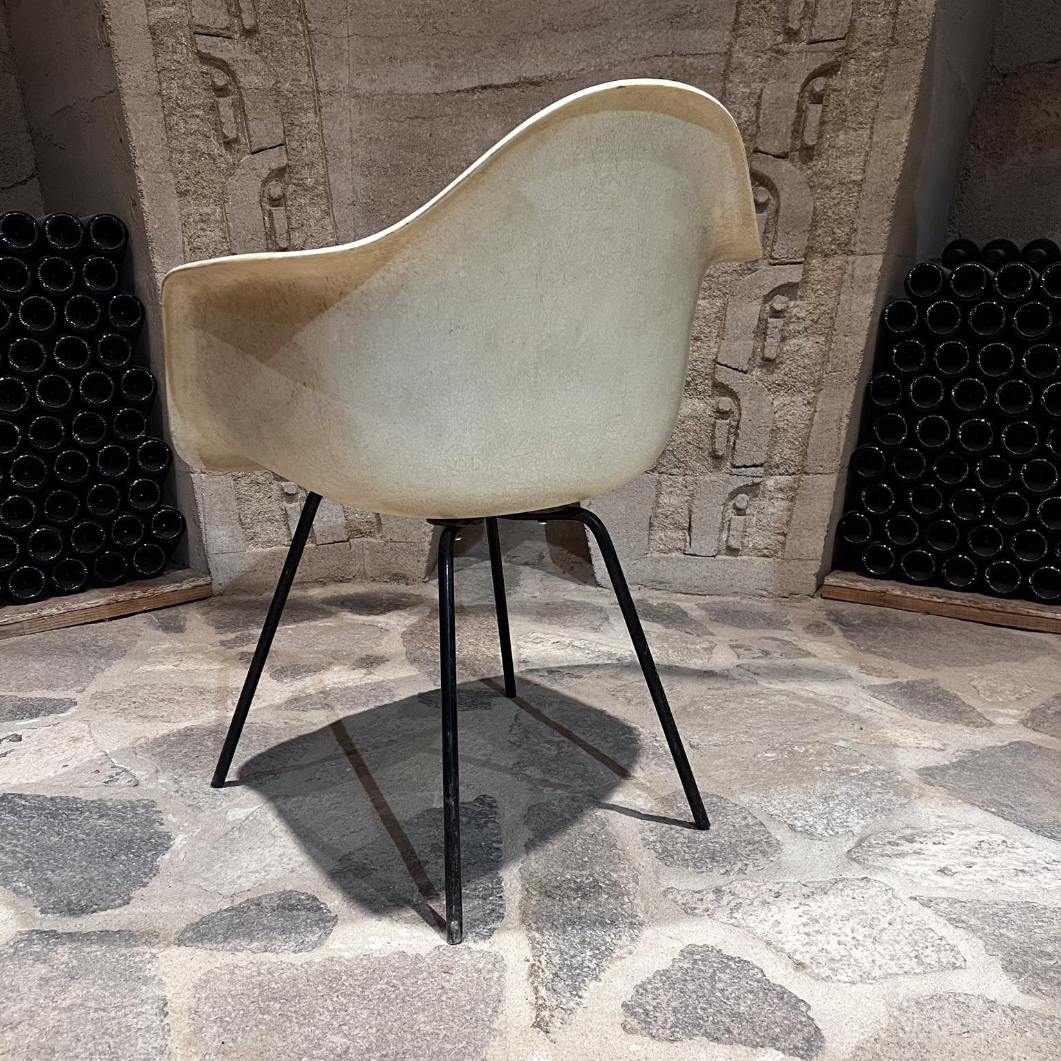 20th Century 1950s Eames for Herman Miller Dax Fiberglass Shell Armchair Parchment For Sale
