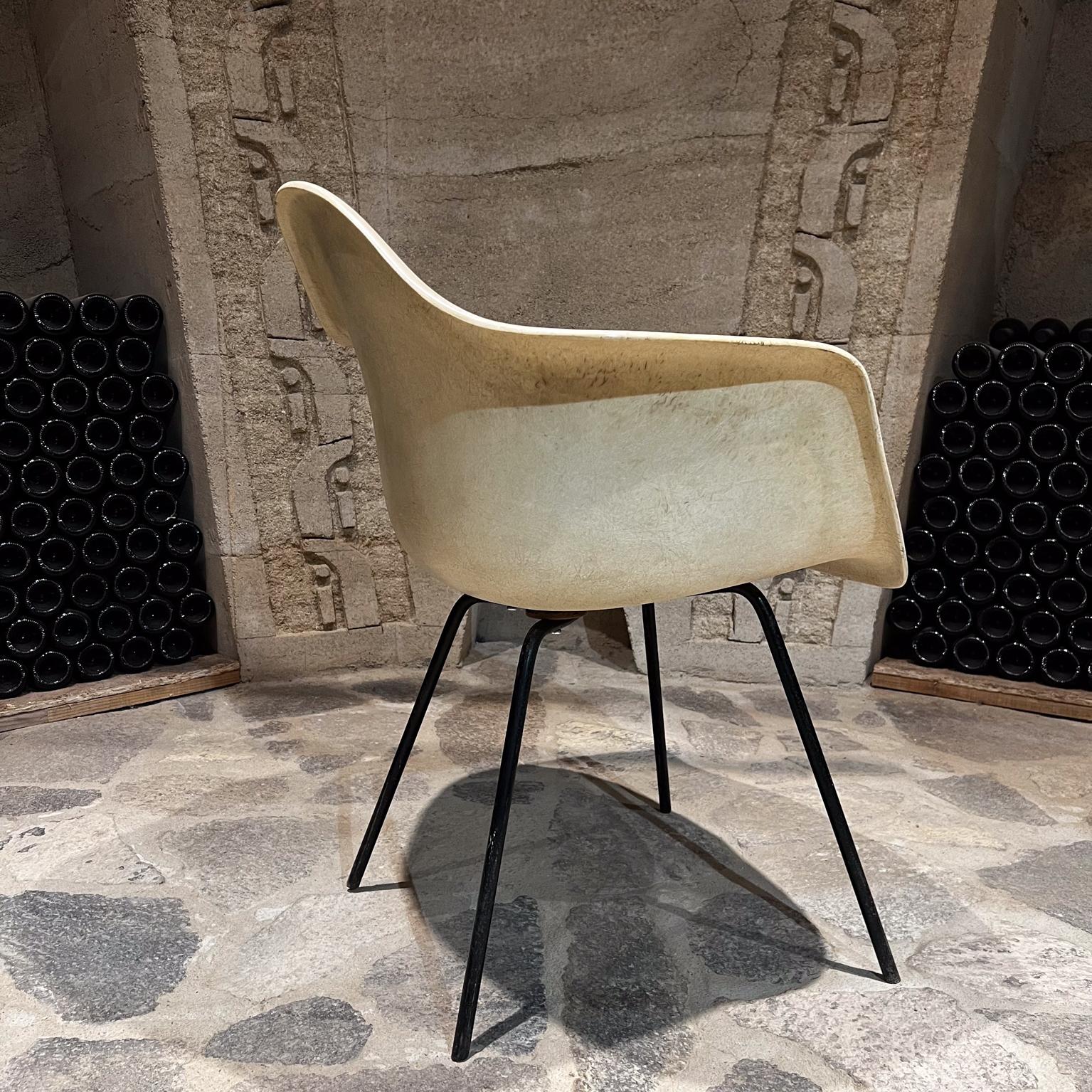 1950s Eames for Herman Miller Dax Fiberglass Shell Armchair Parchment For Sale 1