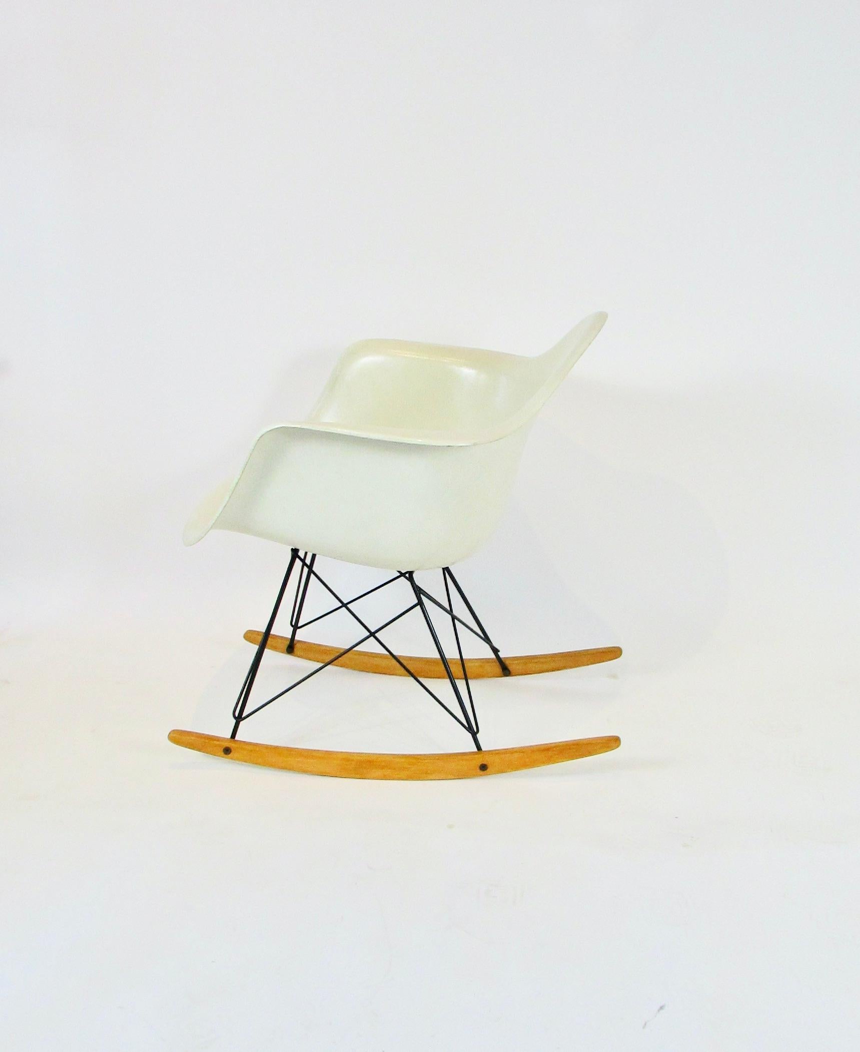 Welded 1950s Eames for Herman Miller Fiberglass Ivory Parchment Shell RAR Rocking Chair For Sale