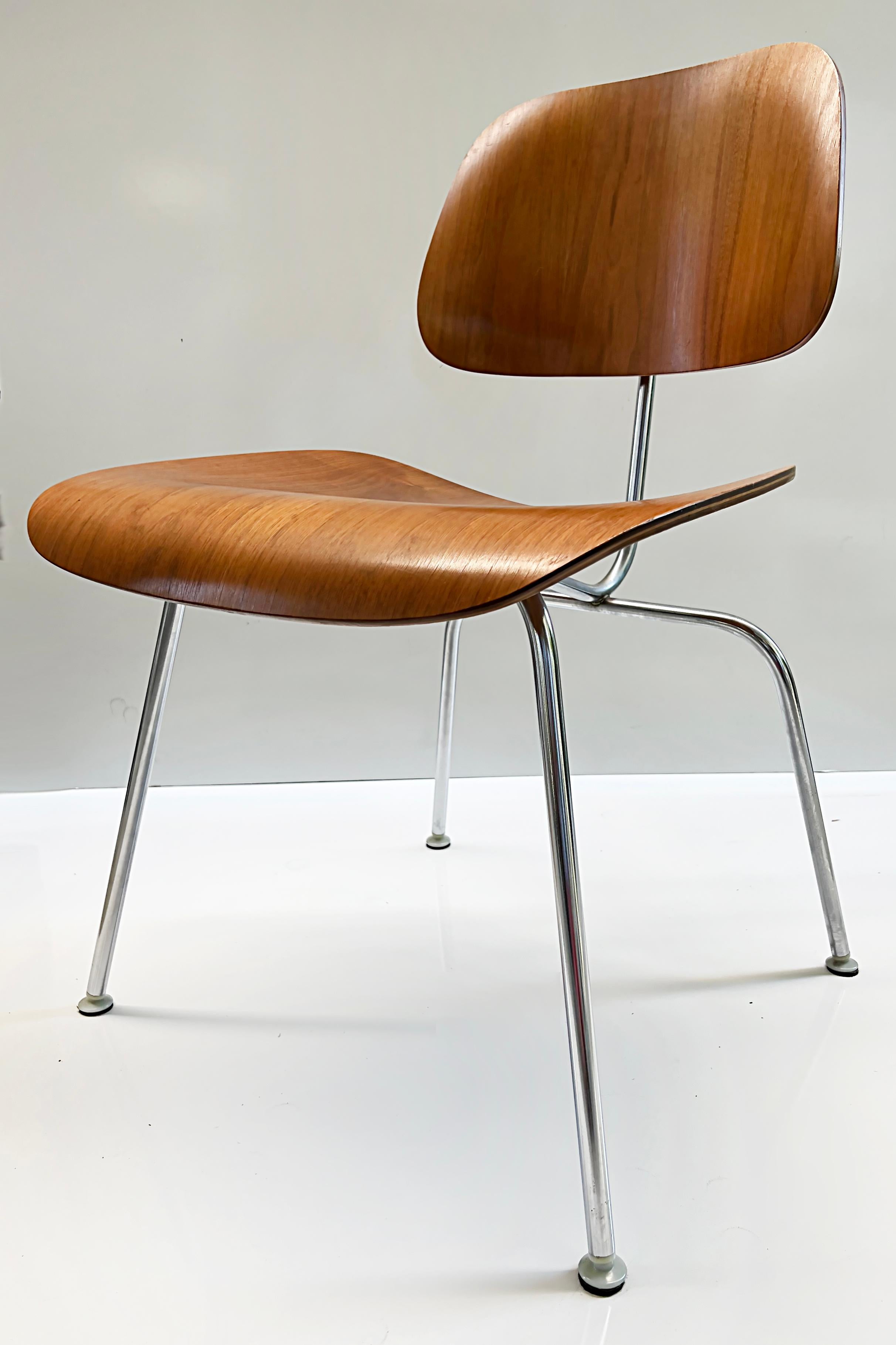 Mid-Century Modern 1950s Eames Molded Plywood Metal Base Dining Chairs DCM, Herman Miller, pair