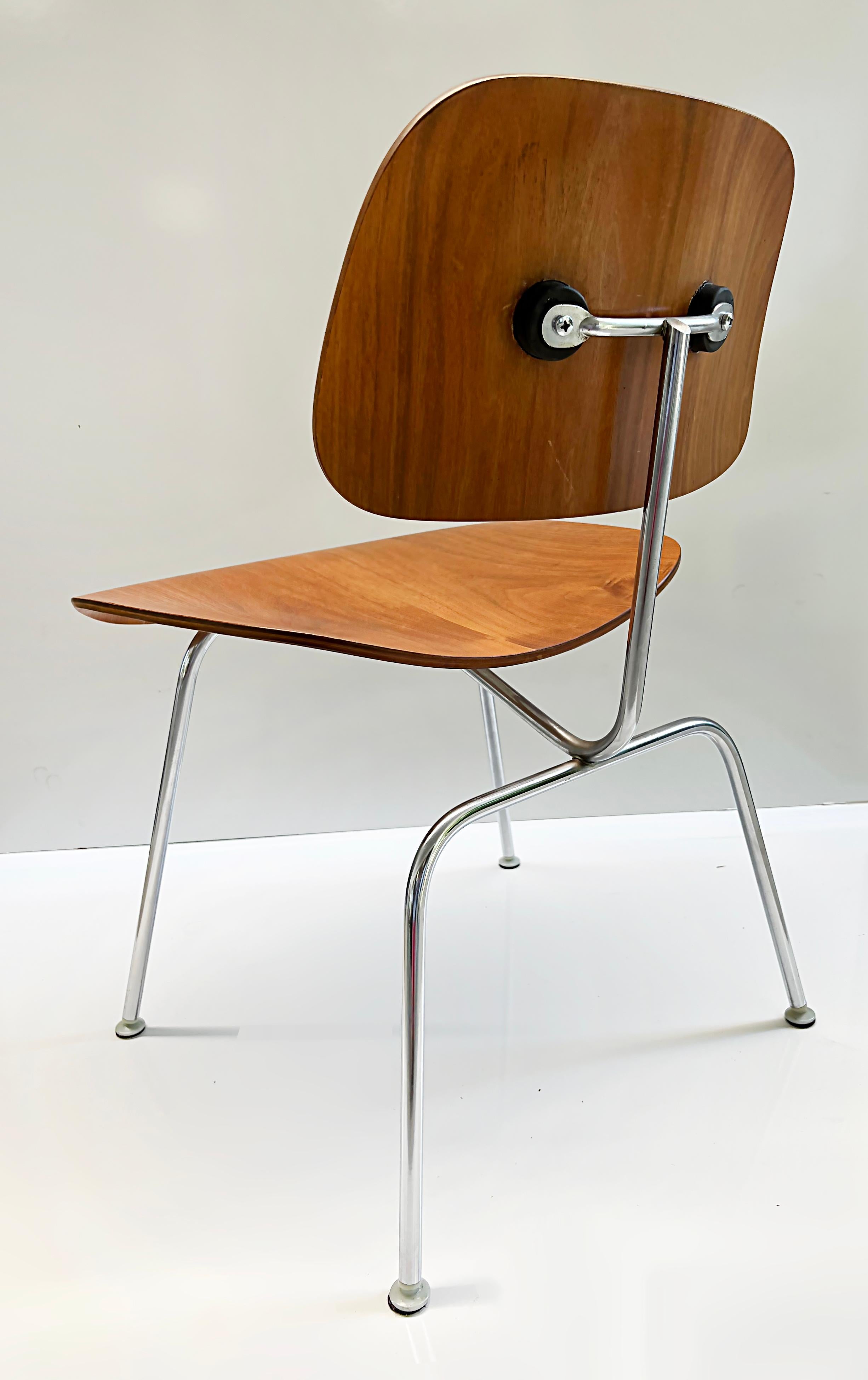 1950s Eames Molded Plywood Metal Base Dining Chairs DCM, Herman Miller, pair In Good Condition In Miami, FL