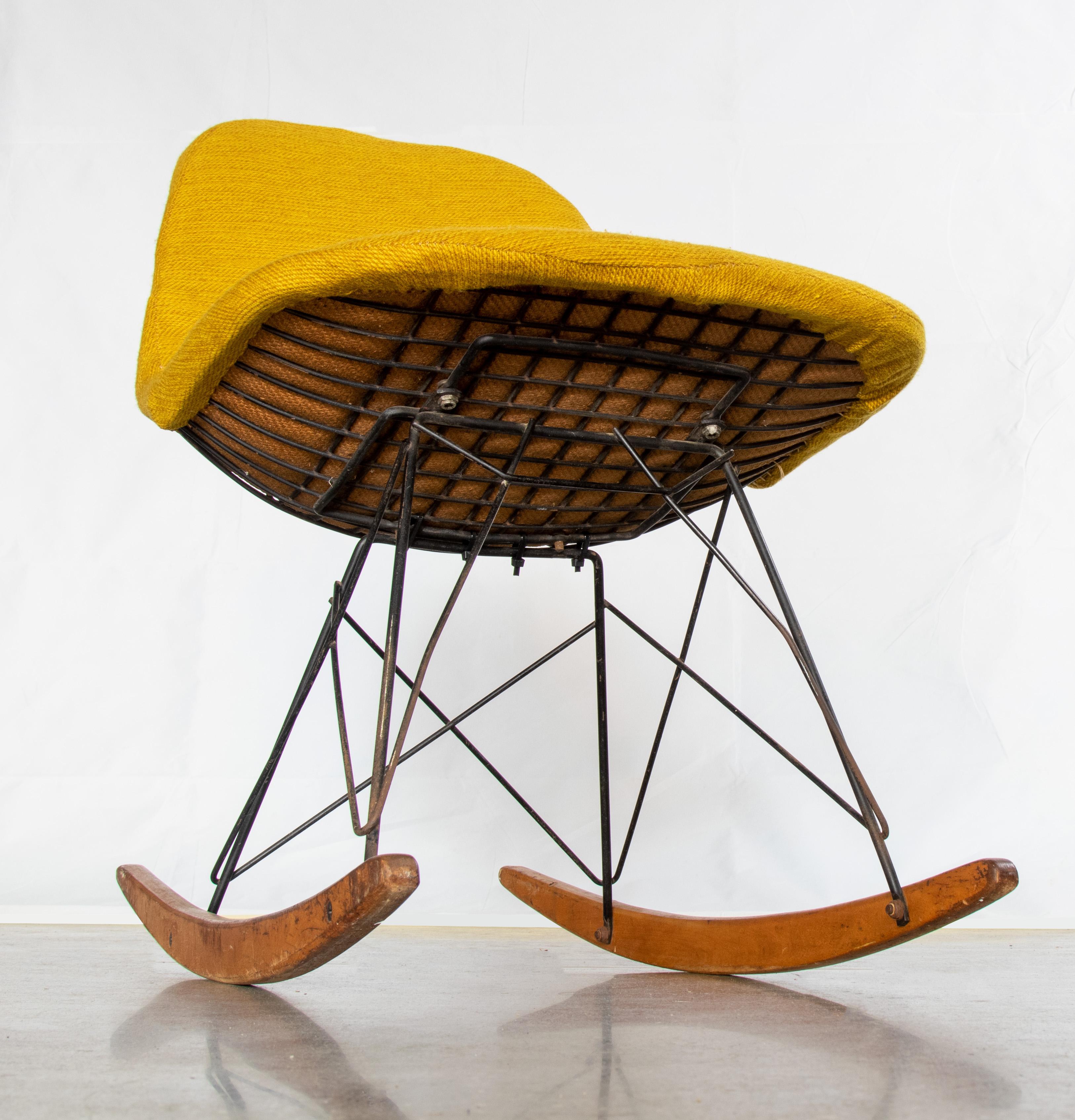 American 1950s Eames RKR Rocking Wire Side Chair with Yellow Hopsak original cover. For Sale