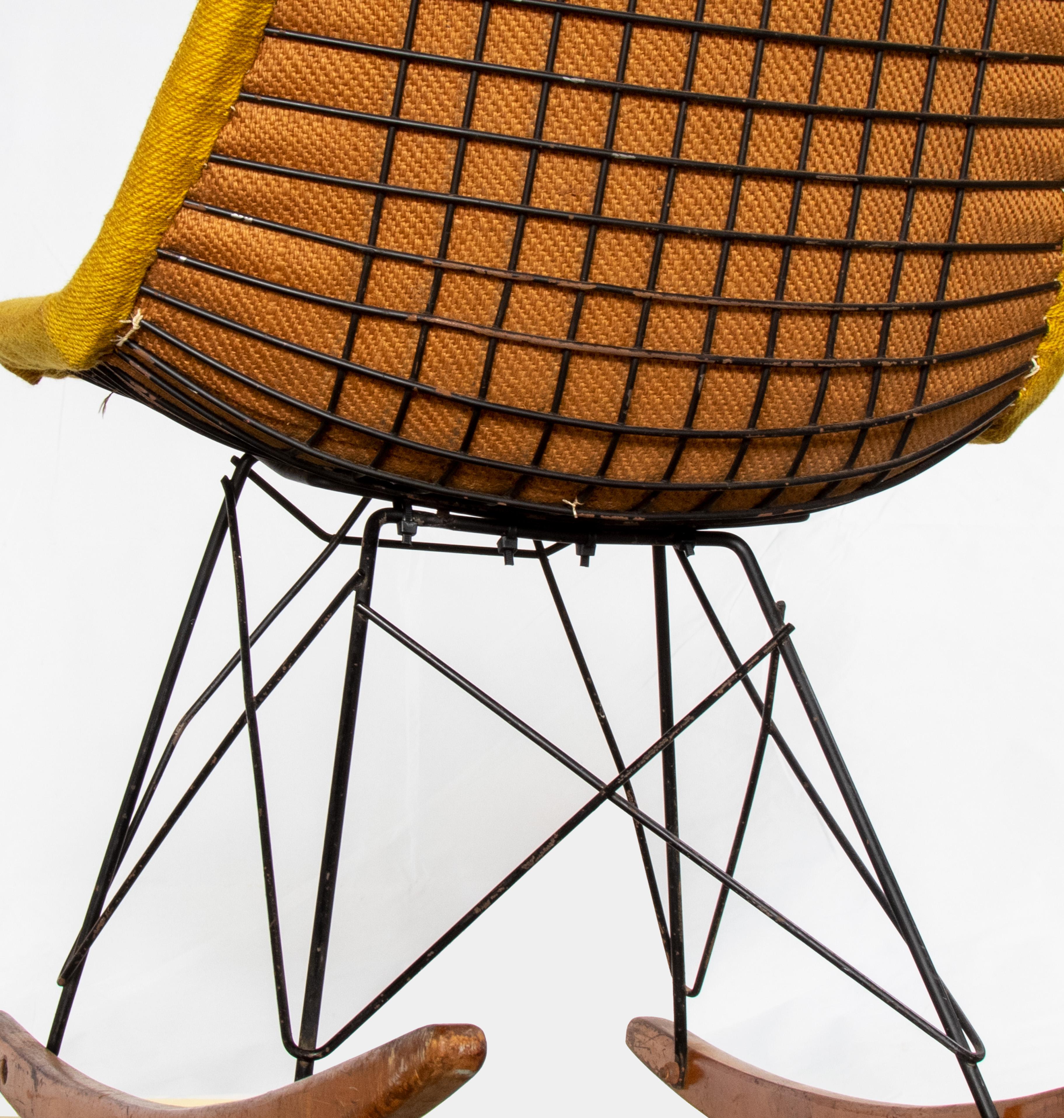 1950s Eames RKR Rocking Wire Side Chair with Yellow Hopsak original cover. In Good Condition For Sale In Virginia Beach, VA