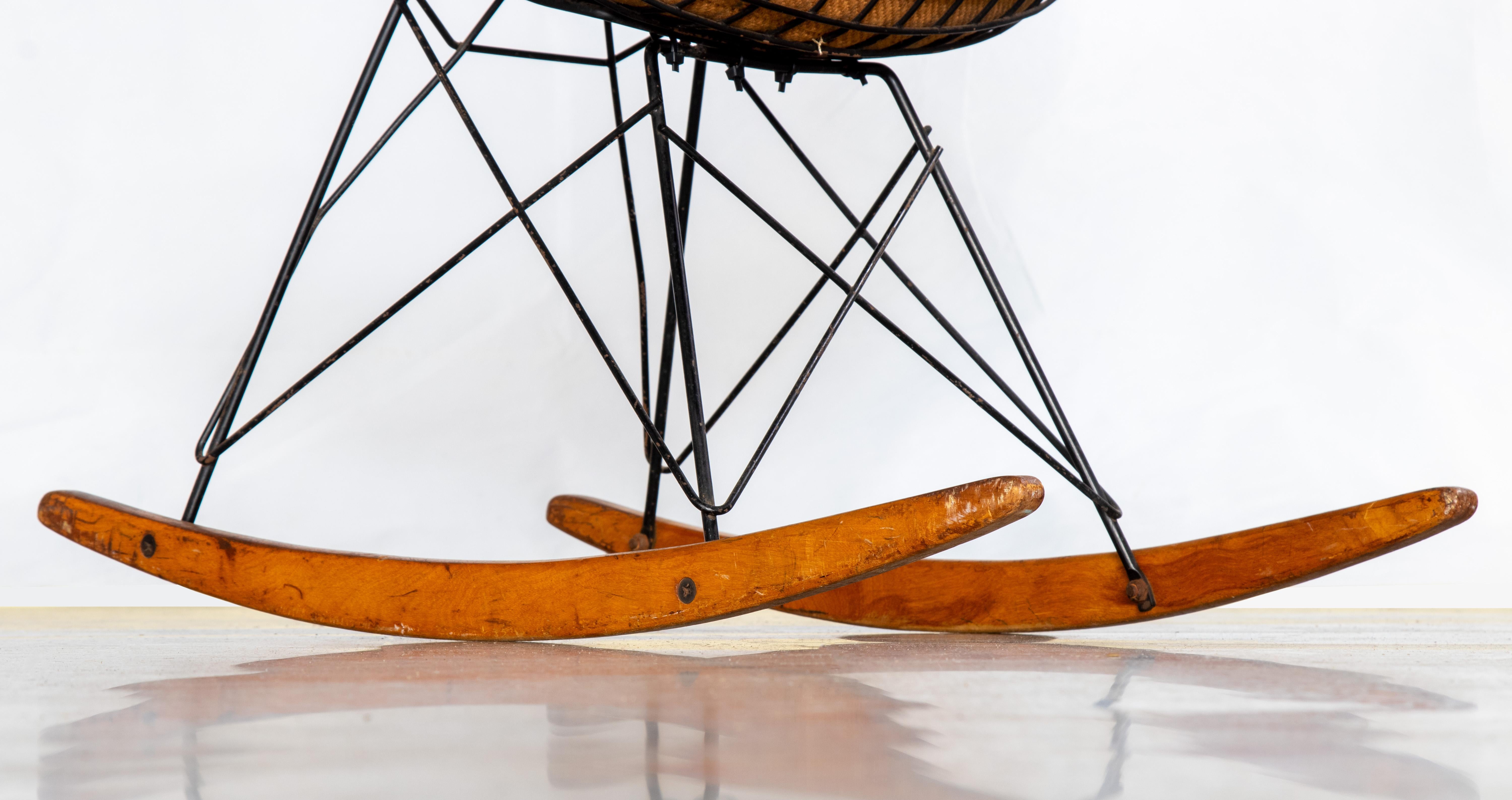 Iron 1950s Eames RKR Rocking Wire Side Chair with Yellow Hopsak original cover. For Sale