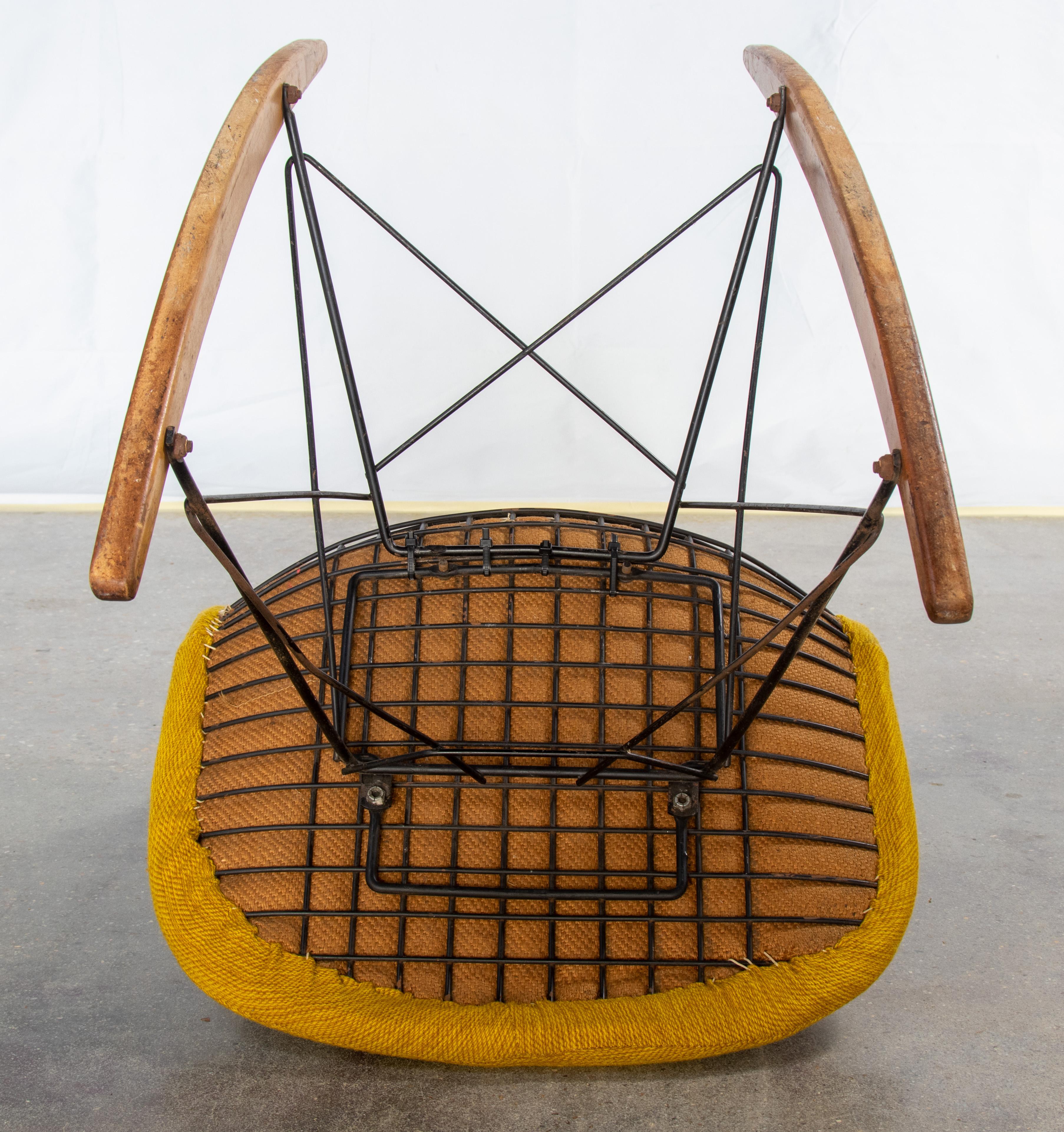 1950s Eames RKR Rocking Wire Side Chair with Yellow Hopsak original cover. For Sale 1