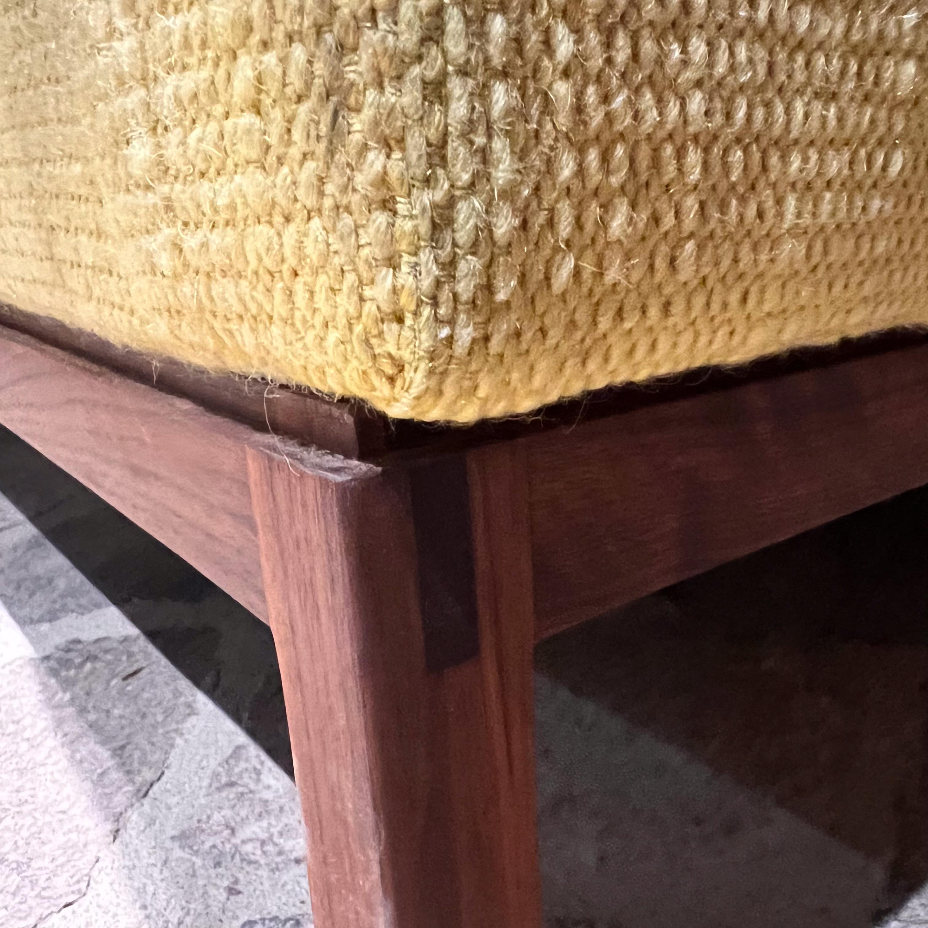 1950er Jahre Frühes Florence Knoll Dreisitziges Gelbes Sofa Wood Base 3