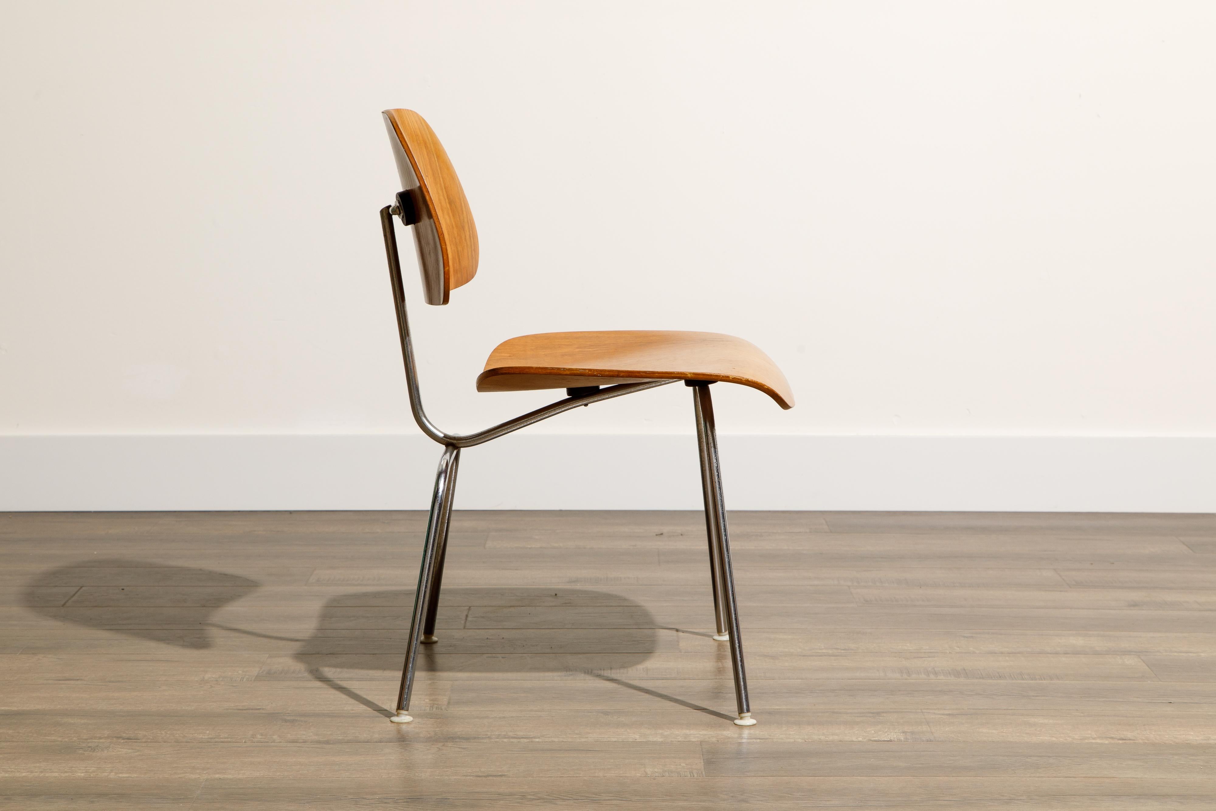 chaises 'DCM' des années 1950 par Charles Eames pour Herman Miller:: signées 6