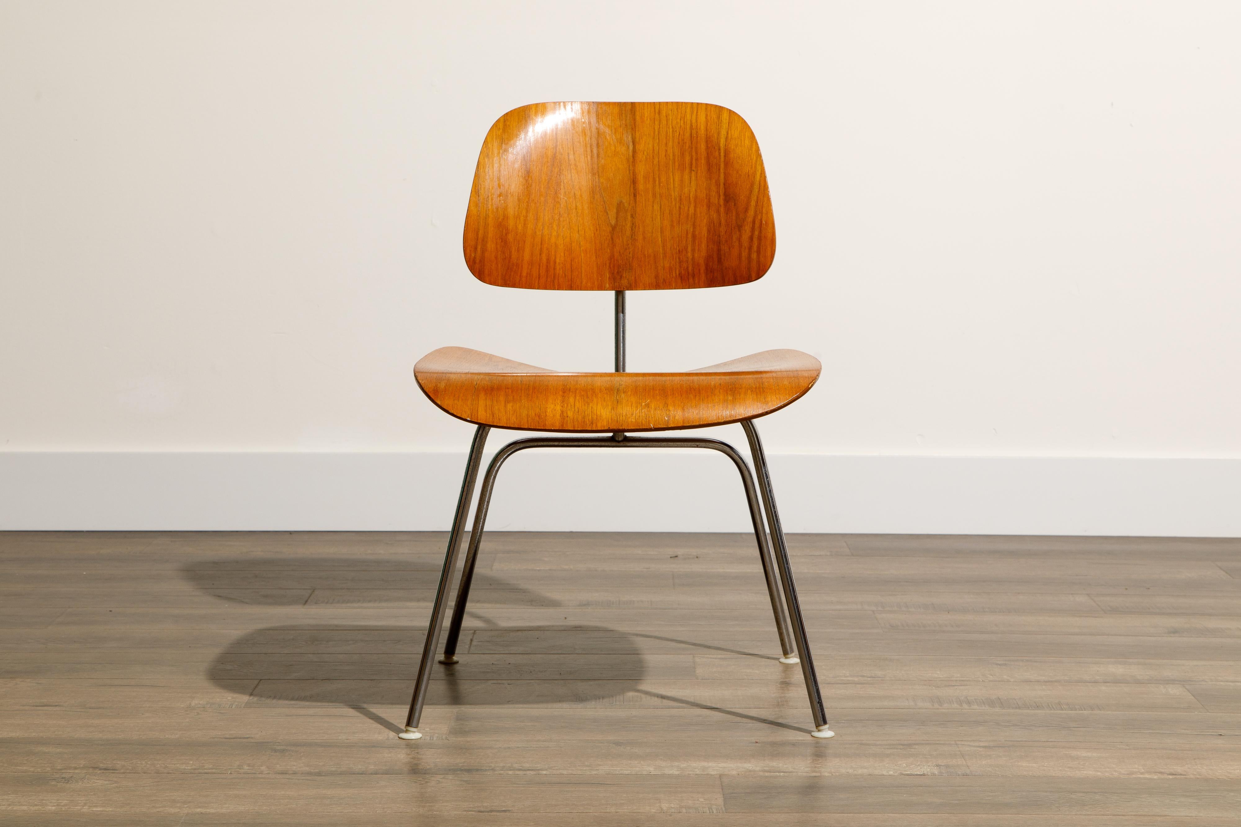 chaises 'DCM' des années 1950 par Charles Eames pour Herman Miller:: signées 4