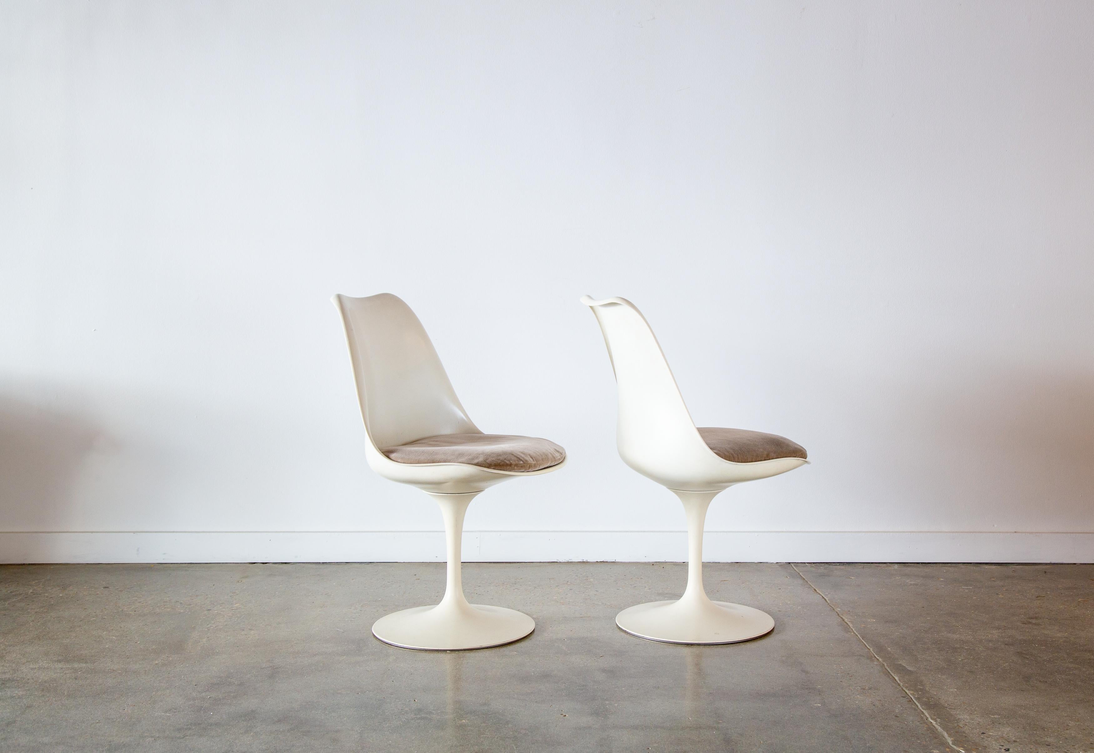Mid-Century Modern 1950s Early Tulip Swivel Chairs by Eero Saarinen for Knoll - a pair For Sale