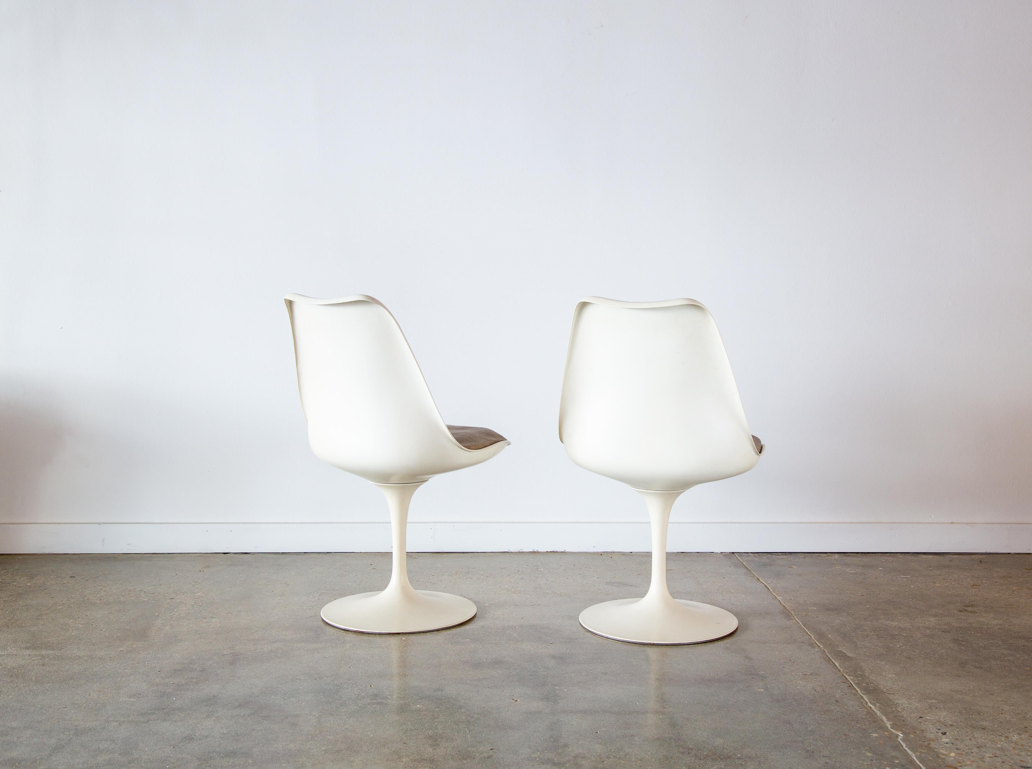 American 1950s Early Tulip Swivel Chairs by Eero Saarinen for Knoll - a pair For Sale
