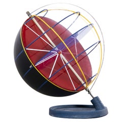 Globe d'enseignement rotatif en géographie de la terre des années 1950