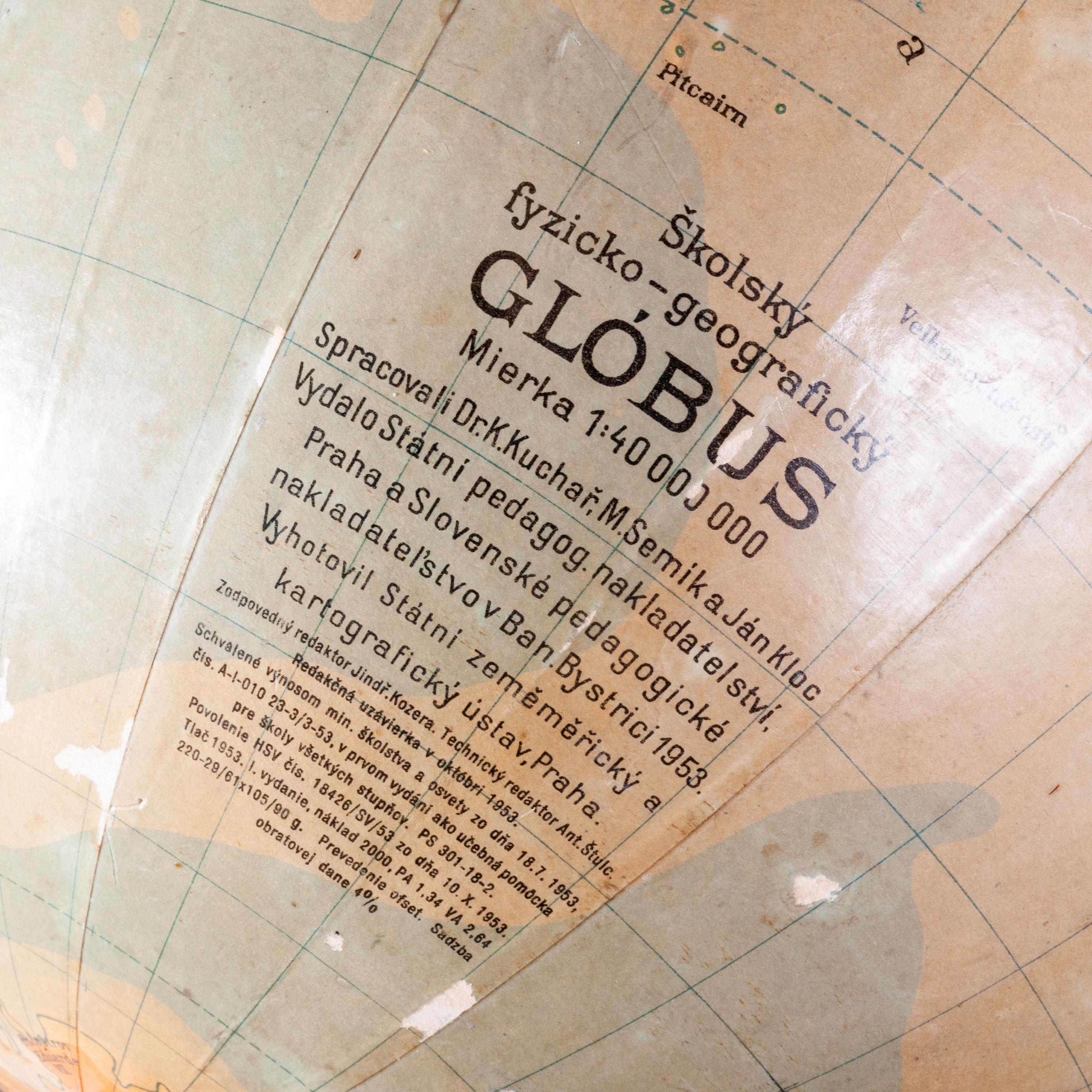 1950s Earth Rotating Teaching Globe In Good Condition In Hook, Hampshire