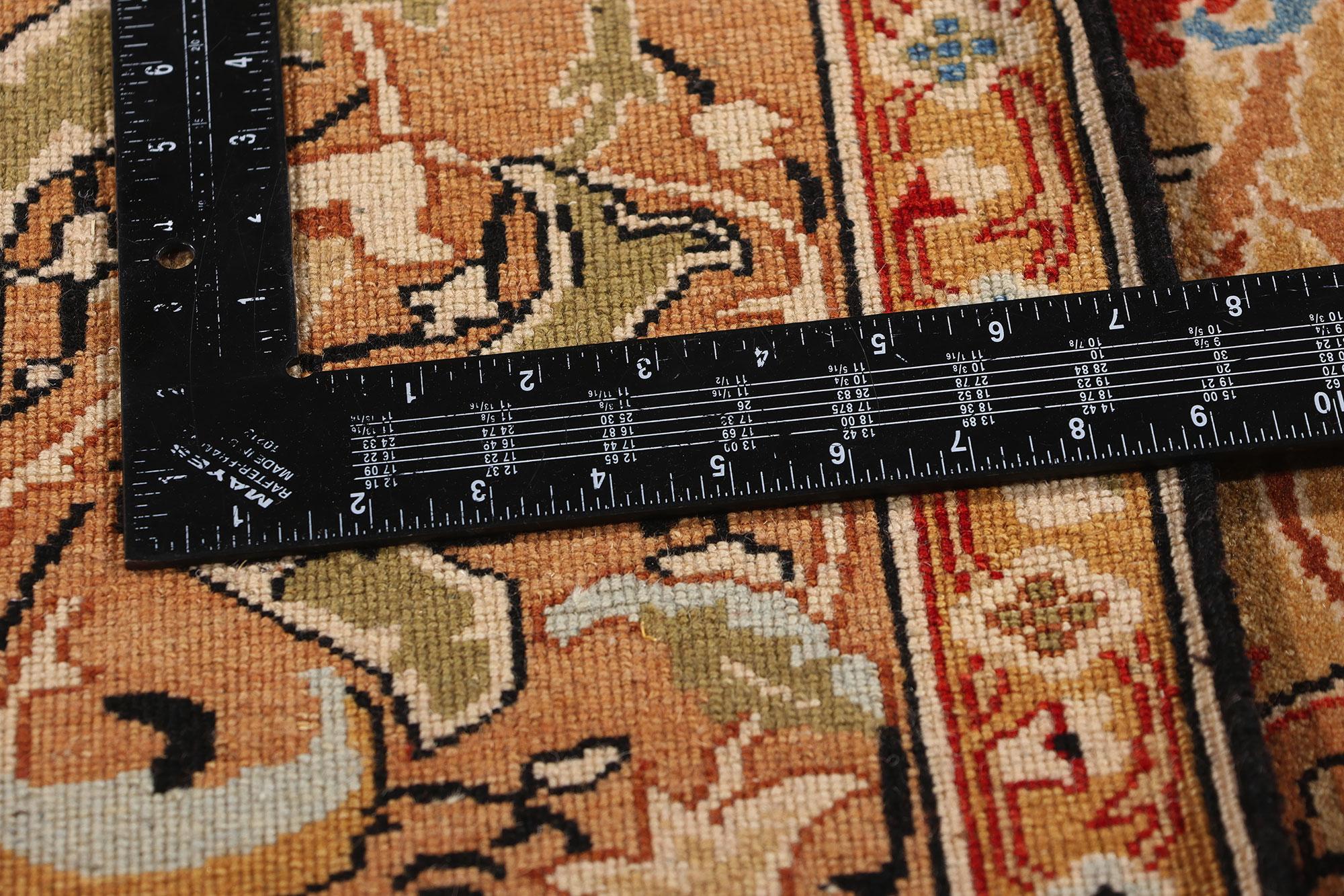 XX secolo Tappeto persiano Tabriz degli anni '50 in tonalità terra con stile moderno in vendita