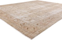 Alfombra persa tabriz en tonos tierra de los años 50 con estilo tradicional moderno