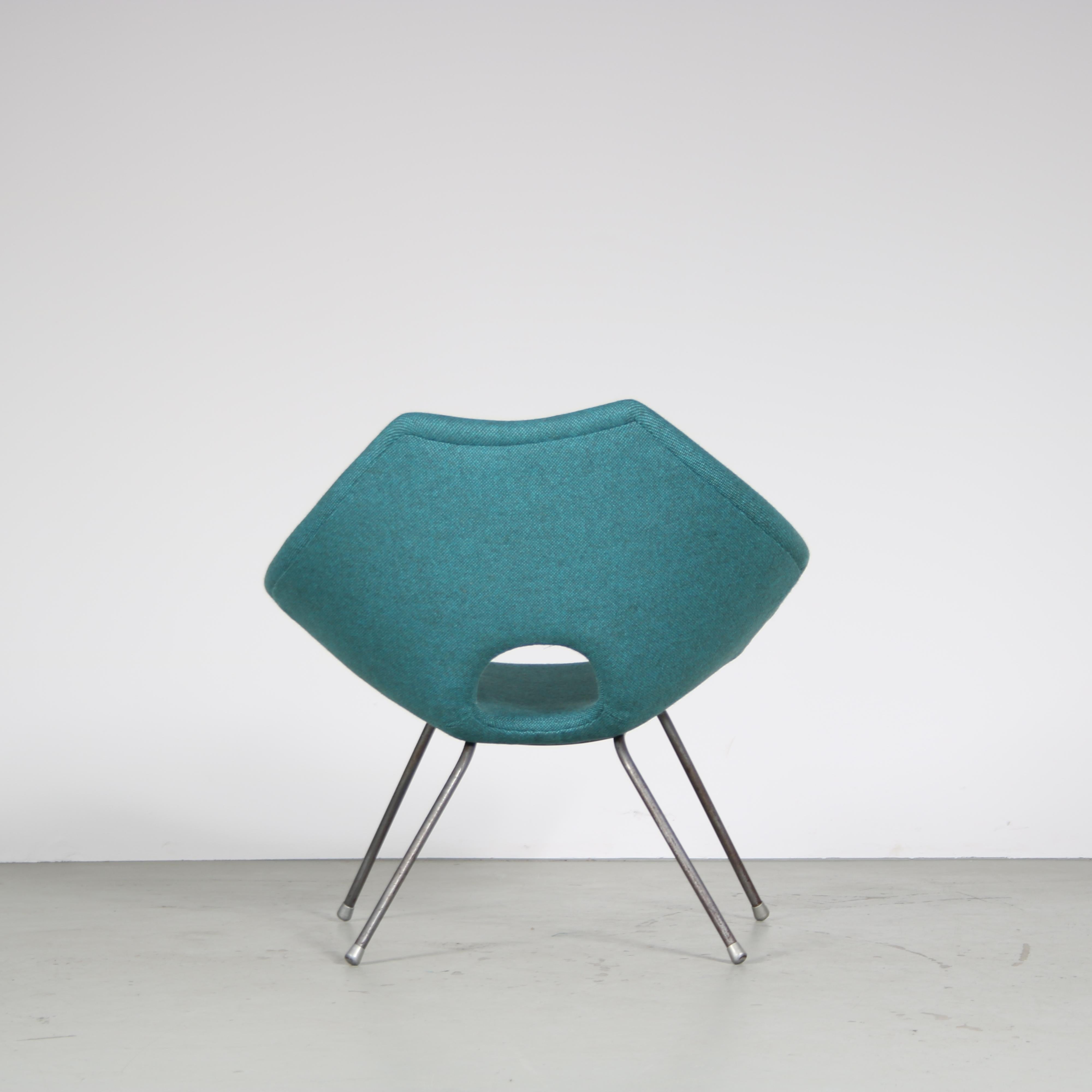 Fabric 1950s Easy chair by Augusto Bozzi for Saporiti, Italy For Sale