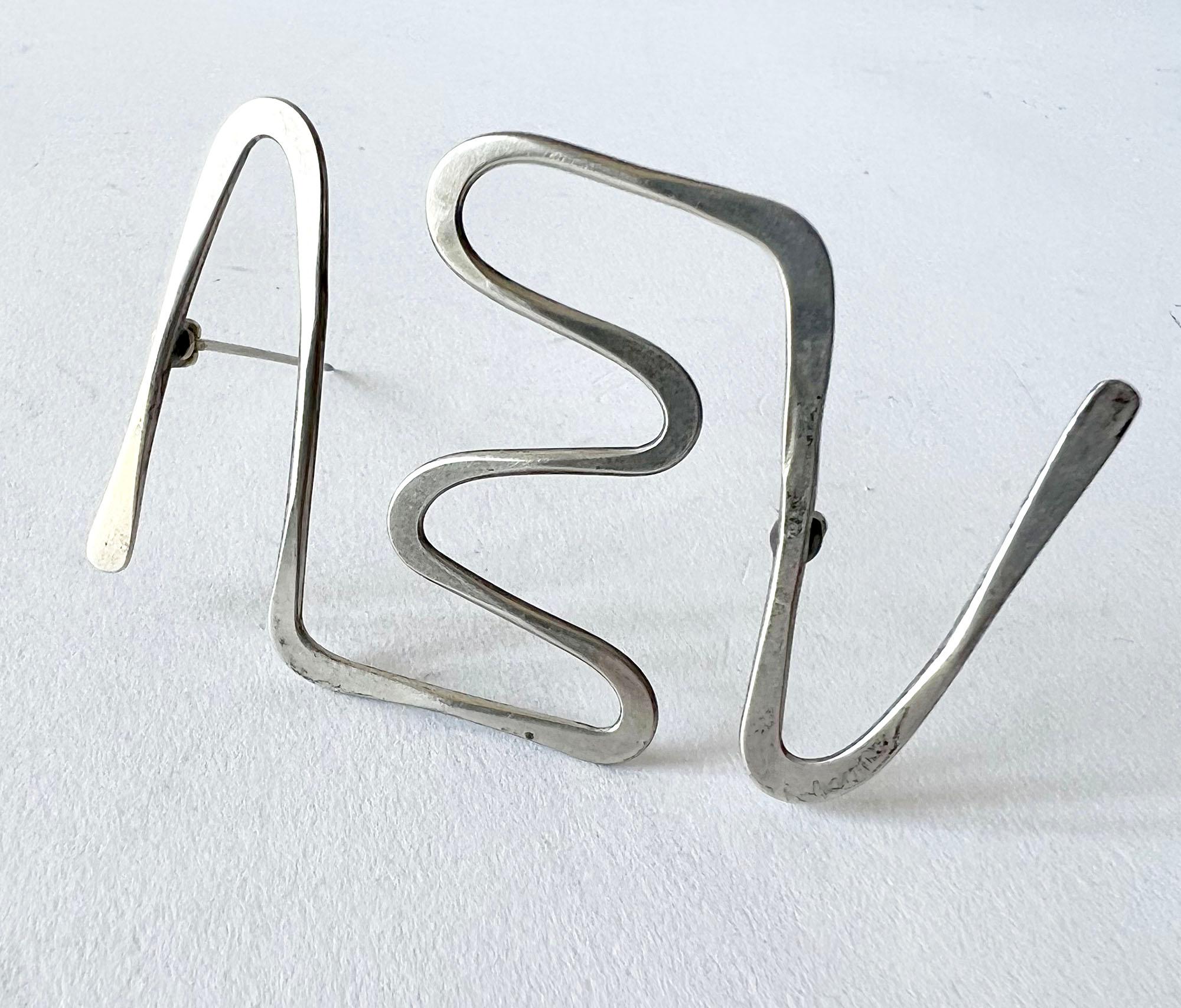 1950s Ed Wiener Sterling Silver New York Modernist Squiggle Brooch In Good Condition For Sale In Palm Springs, CA