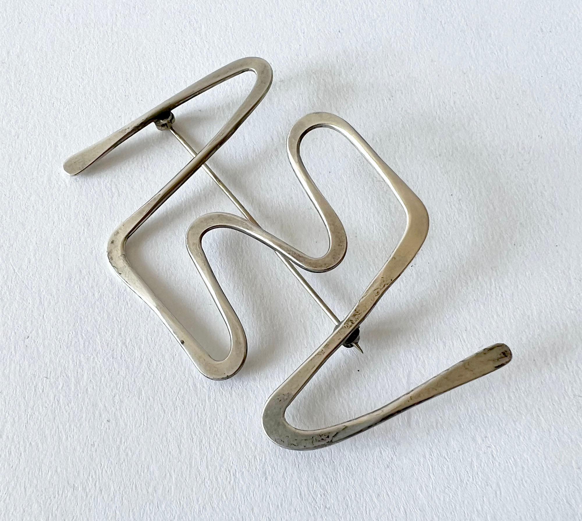 1950s Ed Wiener Sterling Silver New York Modernist Squiggle Brooch In Good Condition For Sale In Palm Springs, CA