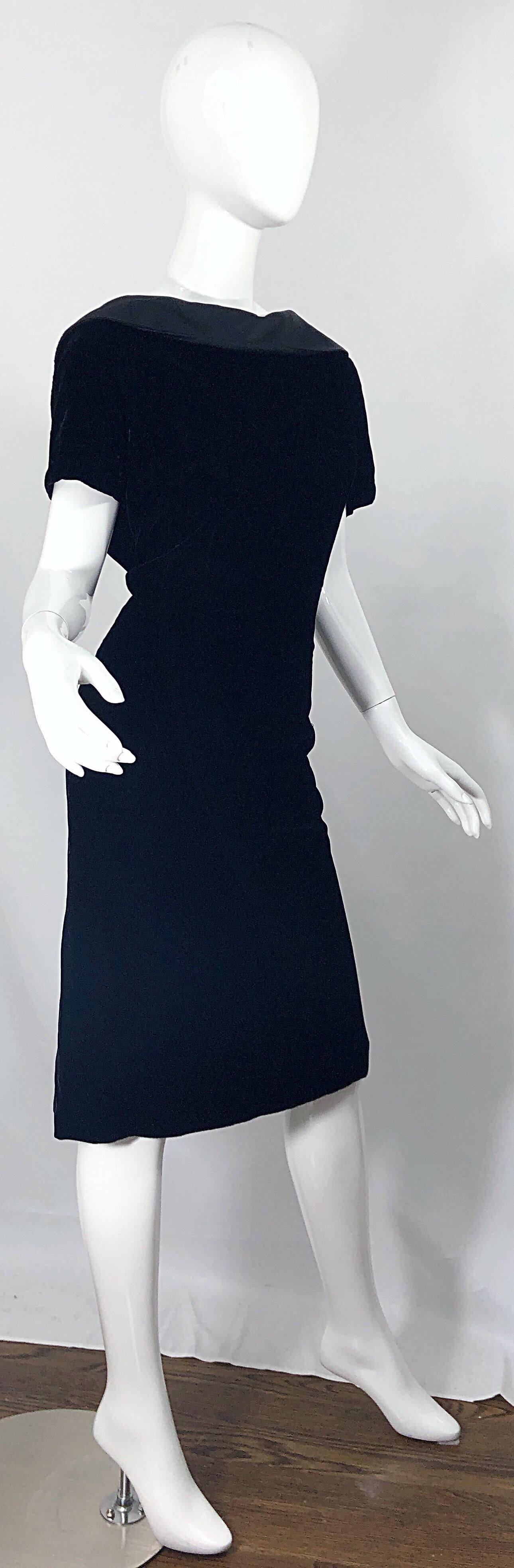 1950s Edith Flagg Large Size Black Silk Velvet Vintage 50s Wiggle Dress For Sale 4