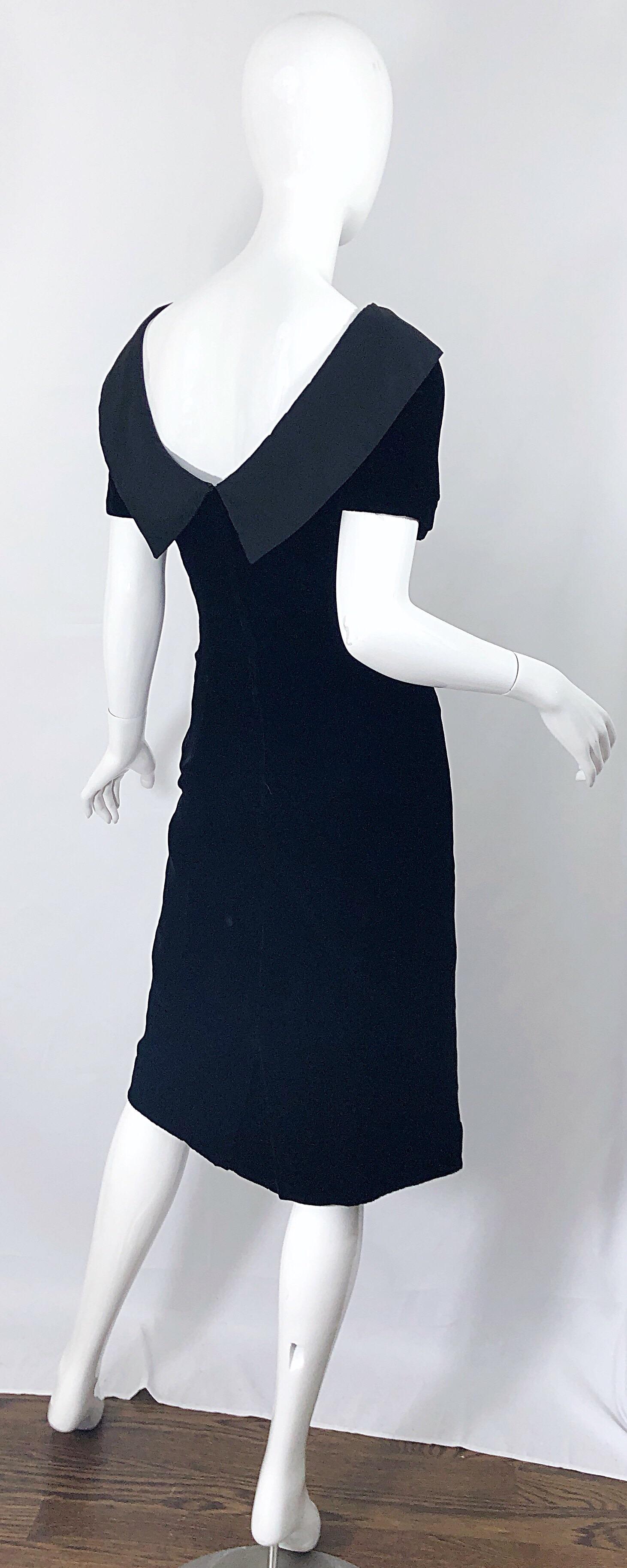 1950s Edith Flagg Large Size Black Silk Velvet Vintage 50s Wiggle Dress For Sale 5