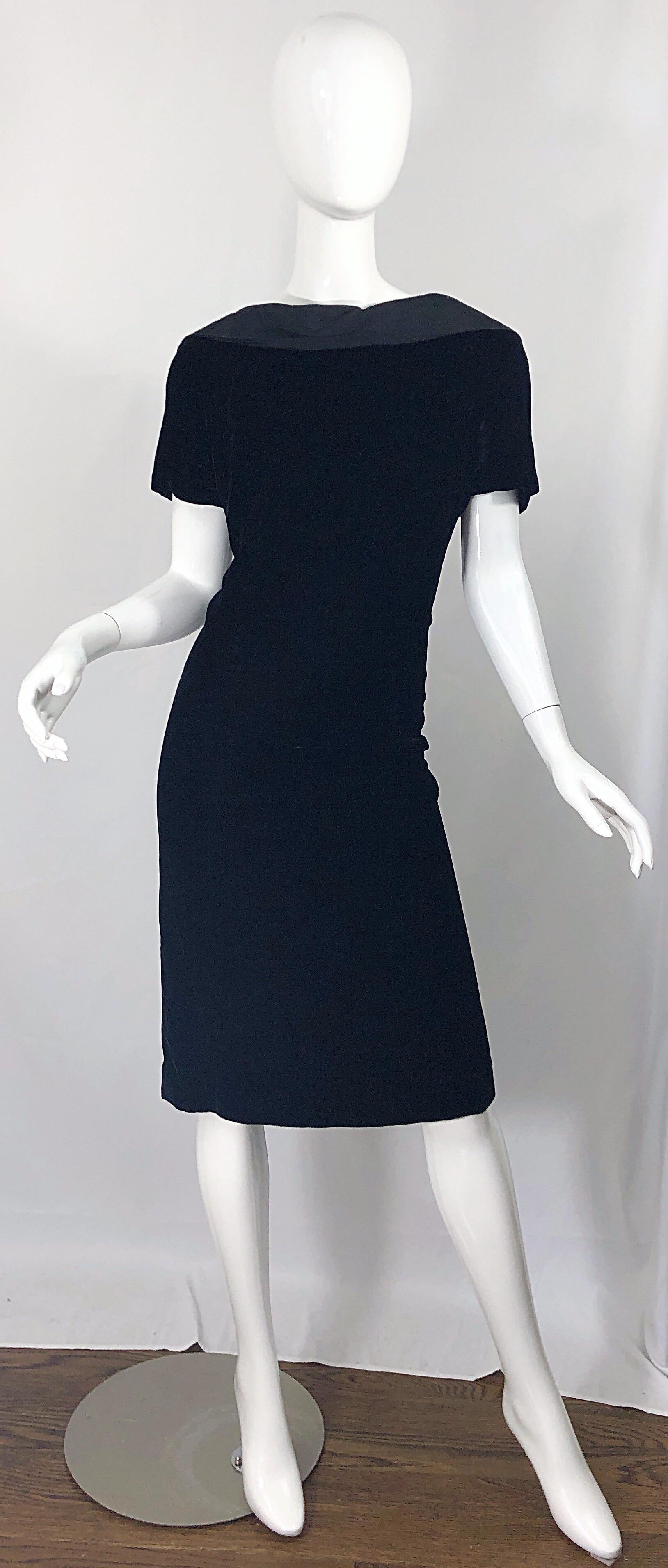 1950s Edith Flagg Large Size Black Silk Velvet Vintage 50s Wiggle Dress For Sale 6