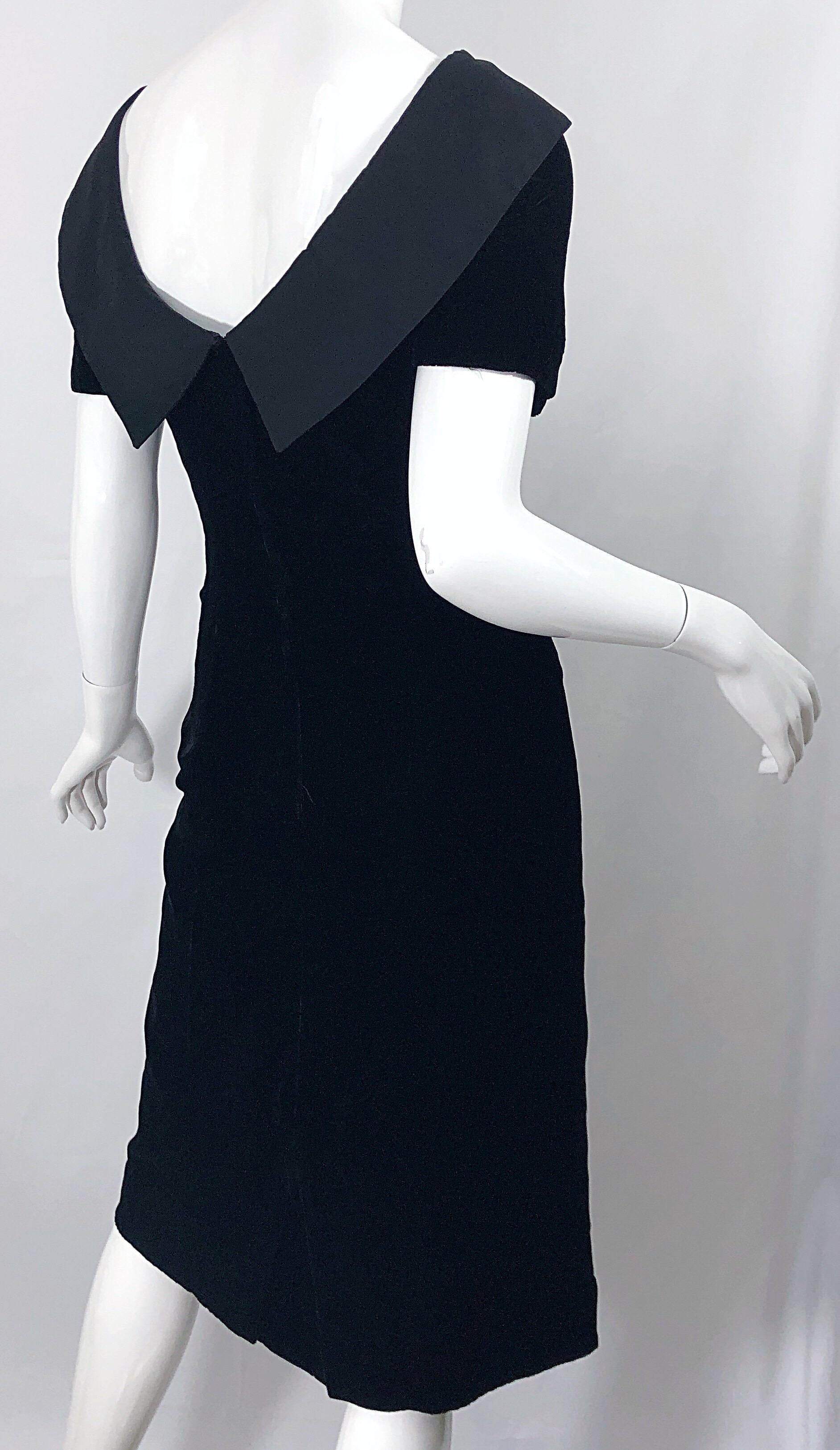 1950s Edith Flagg Large Size Black Silk Velvet Vintage 50s Wiggle Dress In Good Condition For Sale In San Diego, CA