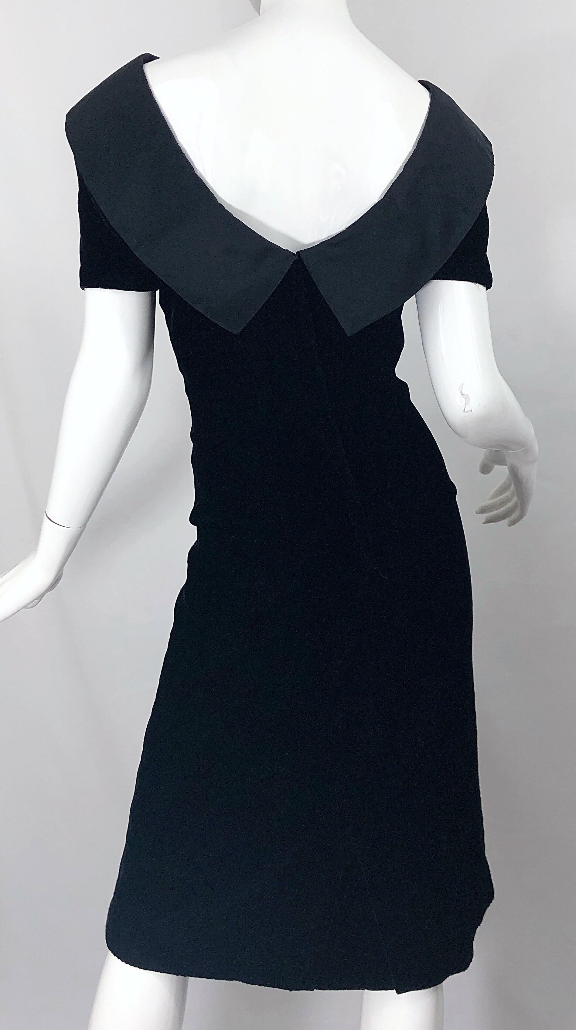 1950s Edith Flagg Large Size Black Silk Velvet Vintage 50s Wiggle Dress For Sale 2
