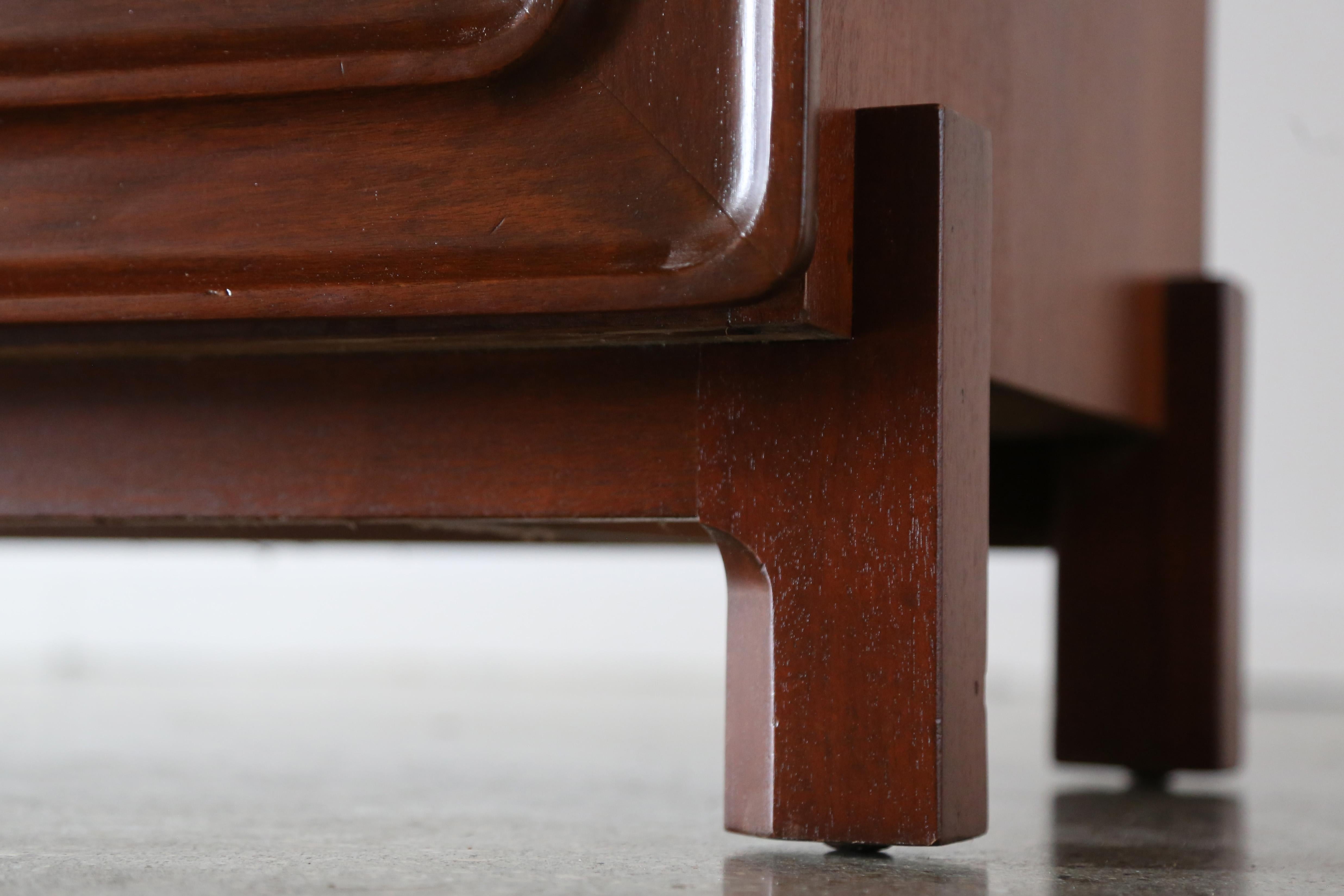Credenza de caoba Edmond Spence de los años 50 para Industria Meublera Modernismo mexicano en venta 3