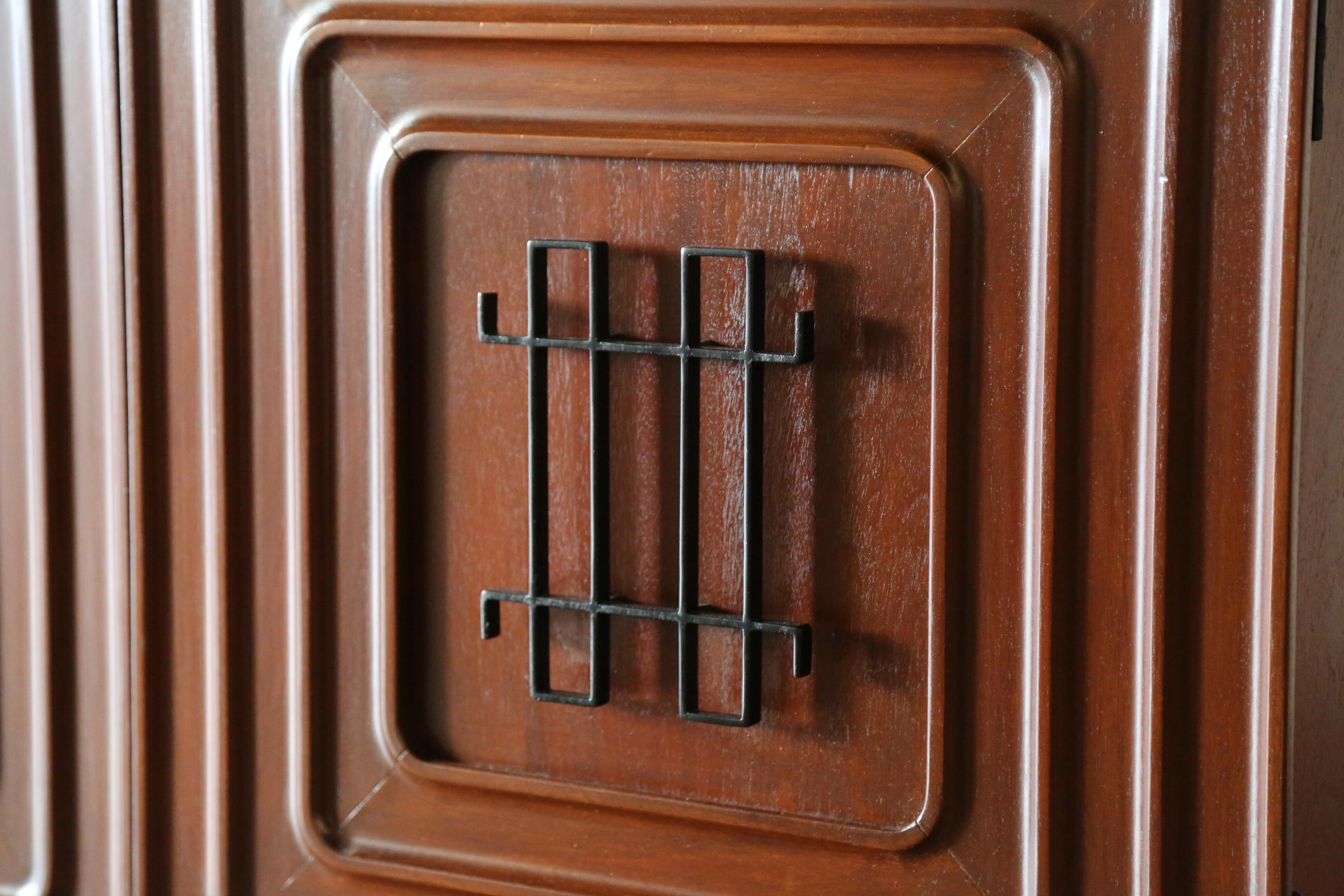 Credenza de caoba Edmond Spence de los años 50 para Industria Meublera Modernismo mexicano Moderno de mediados de siglo en venta