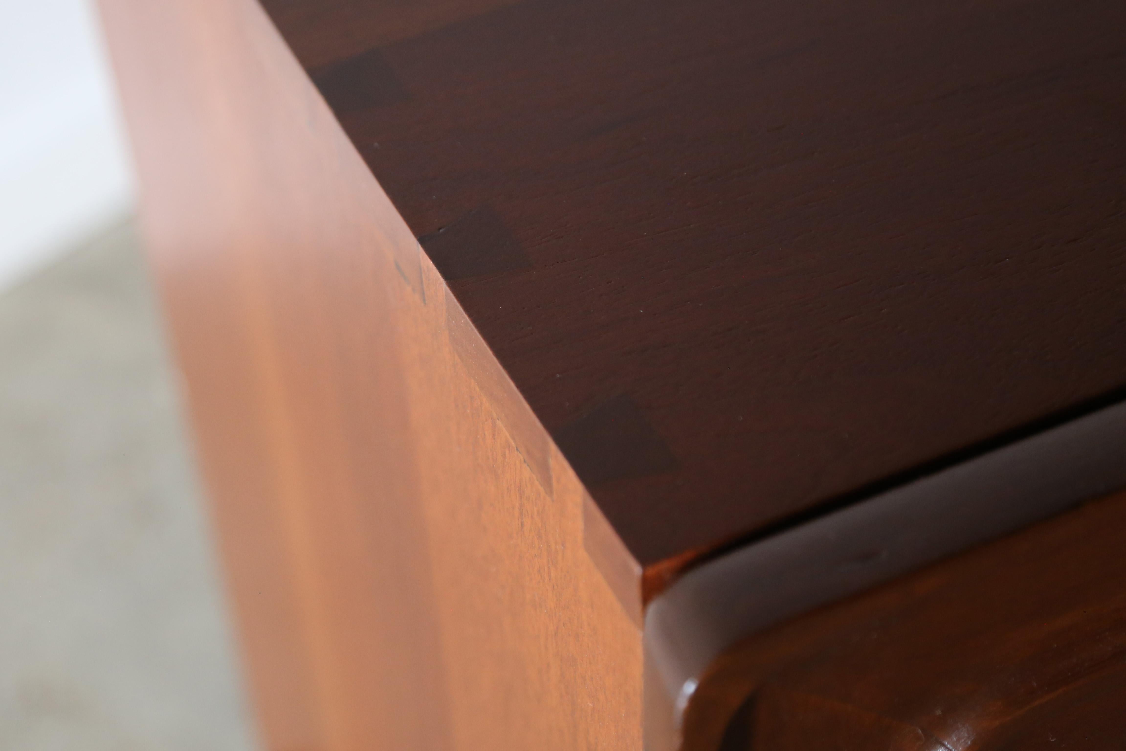 Credenza de caoba Edmond Spence de los años 50 para Industria Meublera Modernismo mexicano Caoba en venta