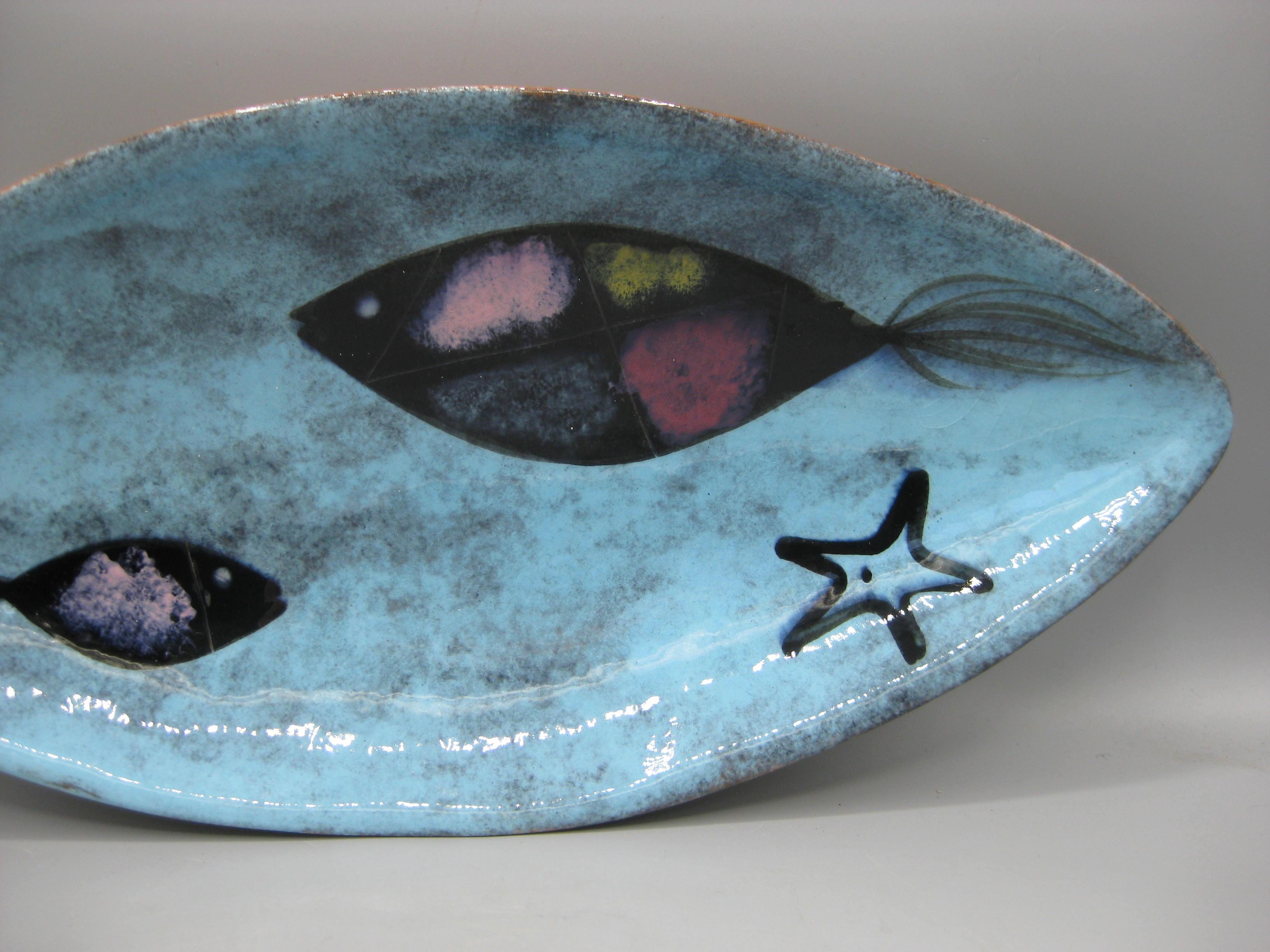 Hand-Crafted 1950's Edmund Ronaky California Pottery Abstract Fish Bowl Dish 16 1/2