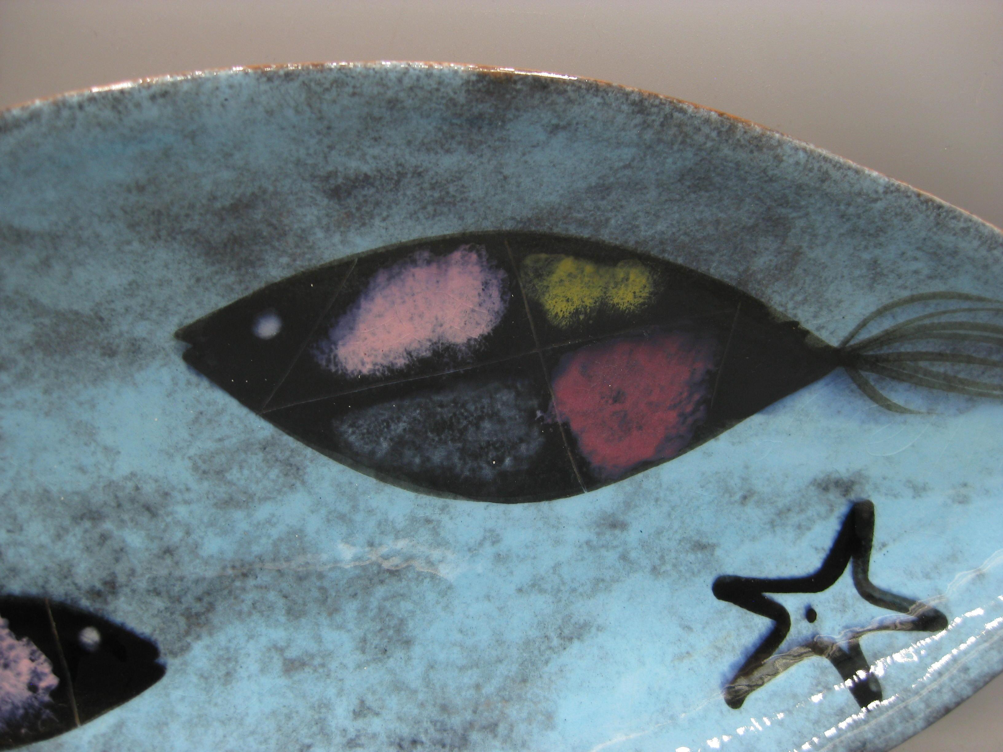 20th Century 1950's Edmund Ronaky California Pottery Abstract Fish Bowl Dish 16 1/2