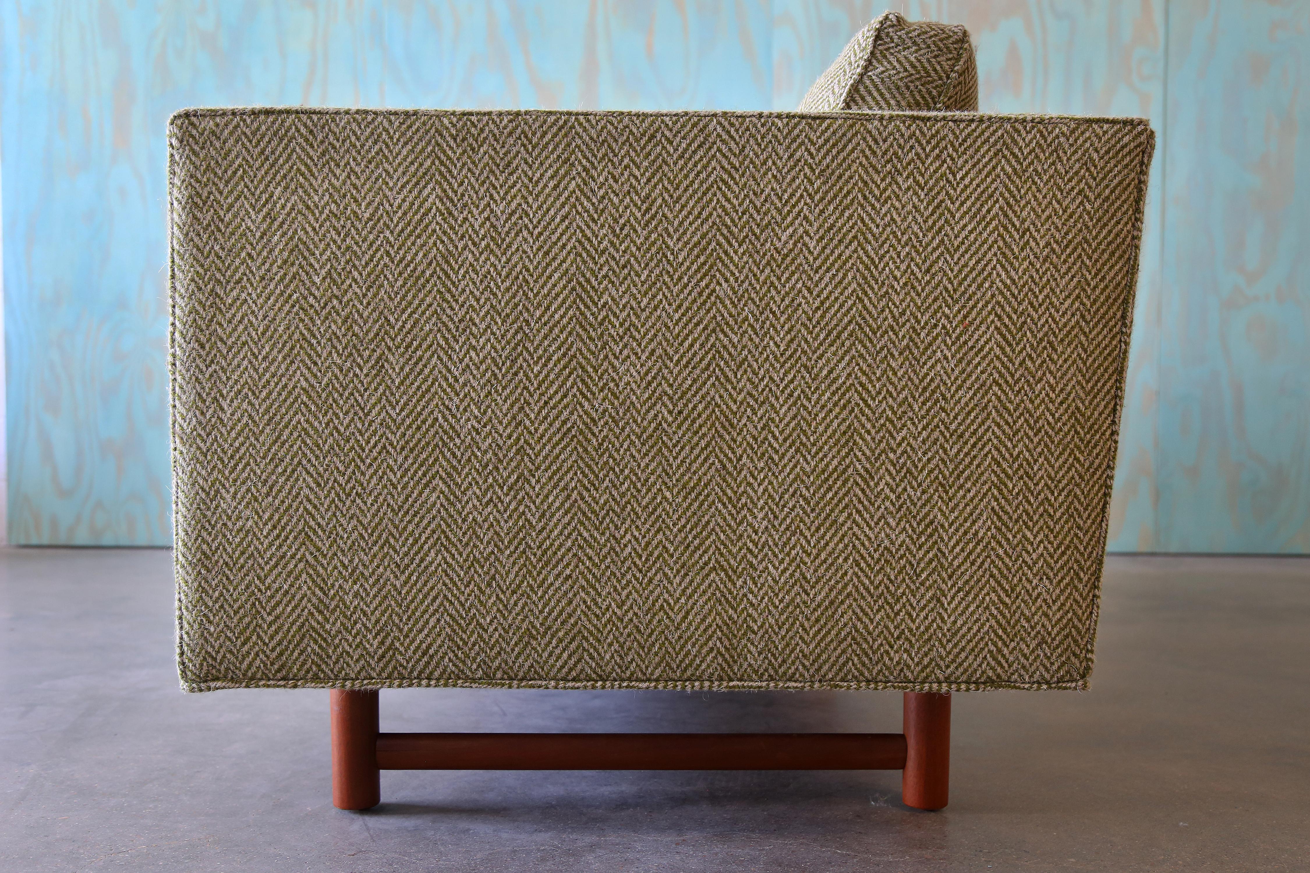 1950s Edward Wormley Canapé en laine Greene Greene modèle 5138 Base en acajou (2 avail) en vente 4