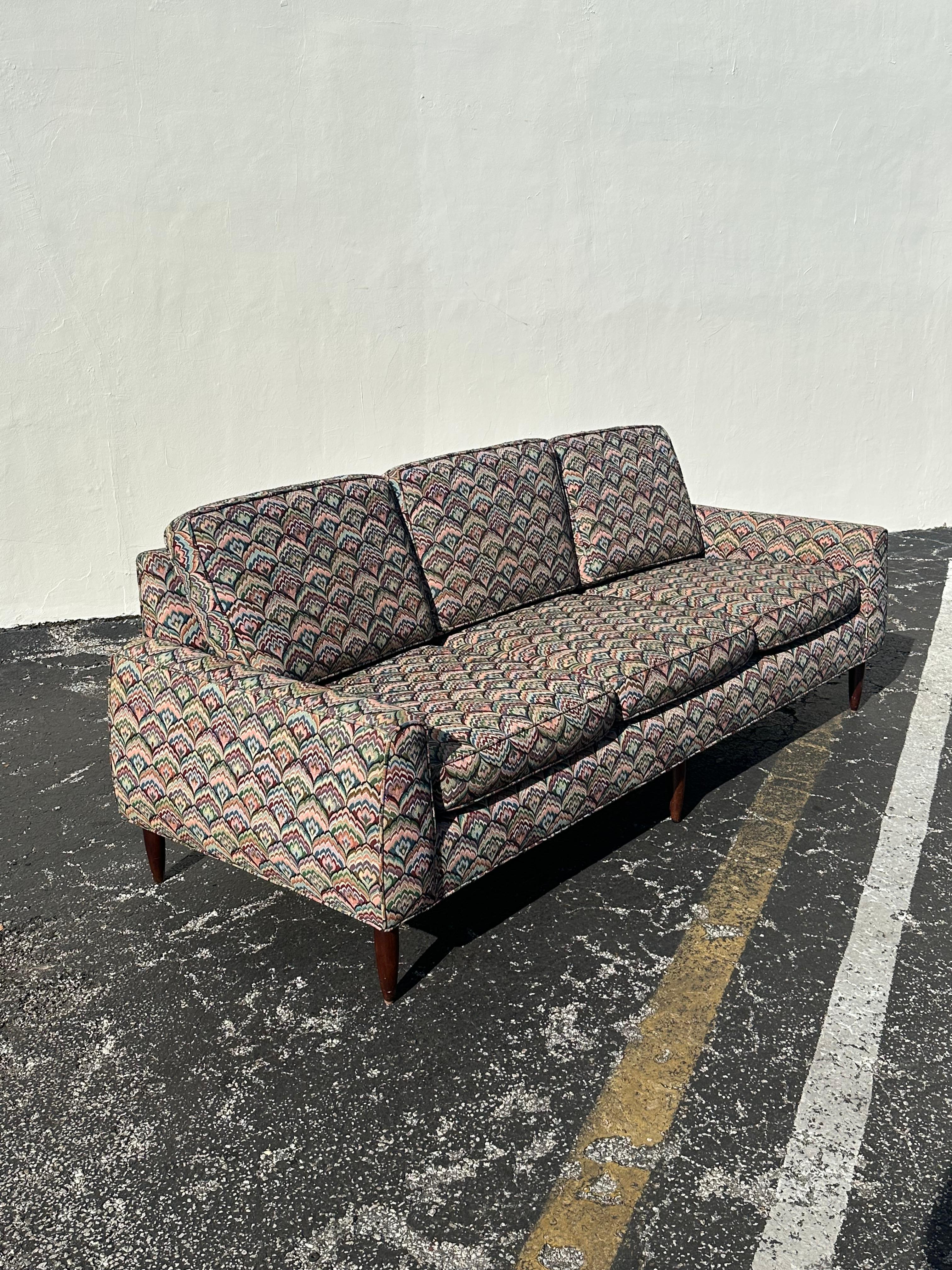Años 50 Edward Wormley para Dunbar Furniture Sofá de colores Jack Larsen en Bueno estado para la venta en Fort Lauderdale, FL