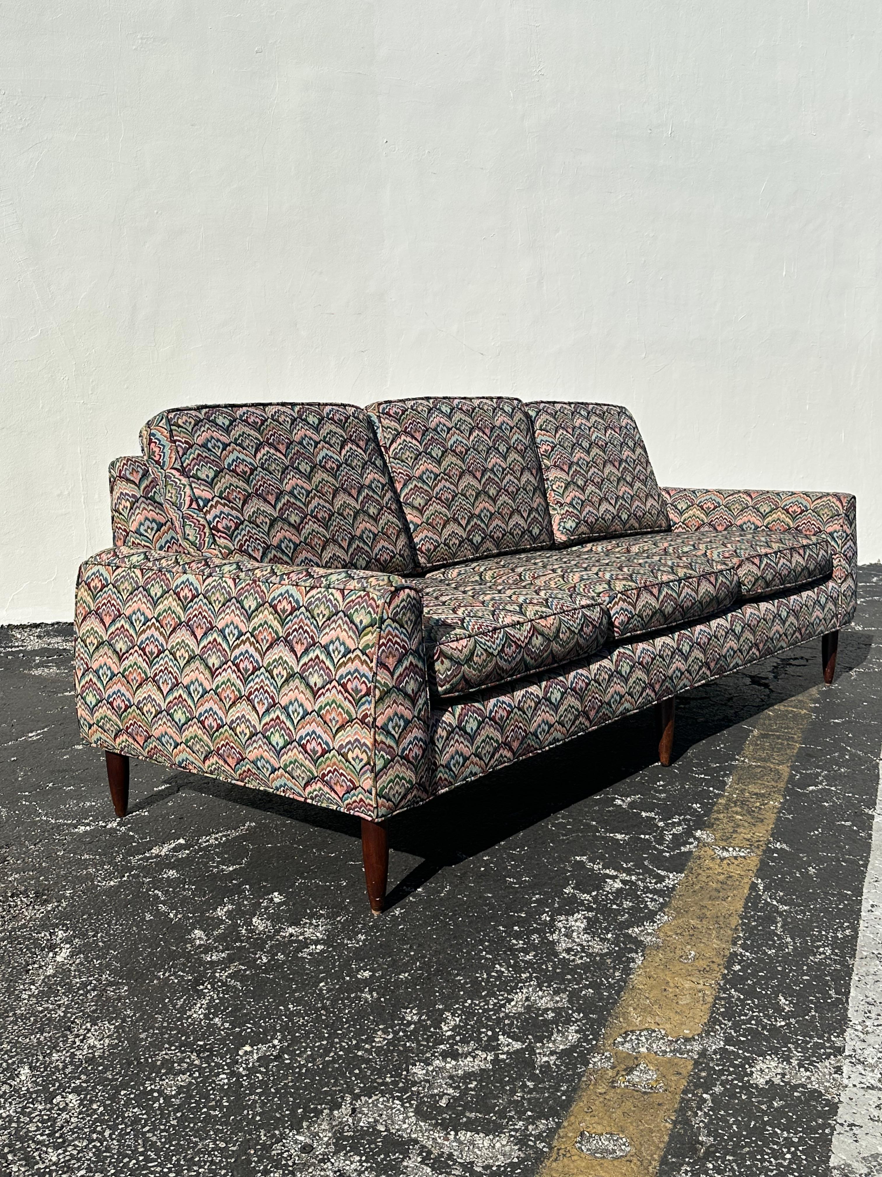 Años 50 Edward Wormley para Dunbar Furniture Sofá de colores Jack Larsen mediados del siglo XX en venta