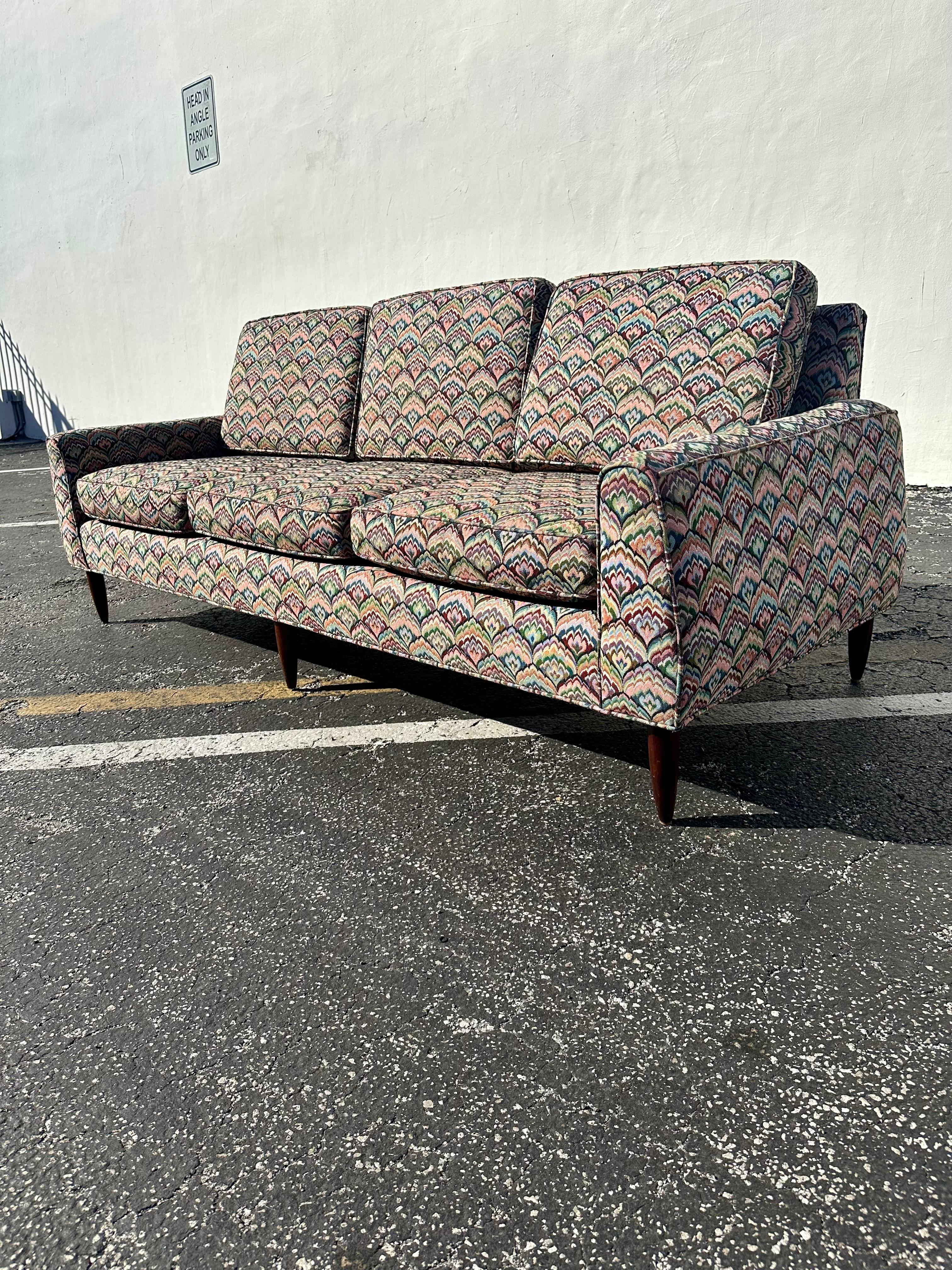 Años 50 Edward Wormley para Dunbar Furniture Sofá de colores Jack Larsen Tapicería en venta