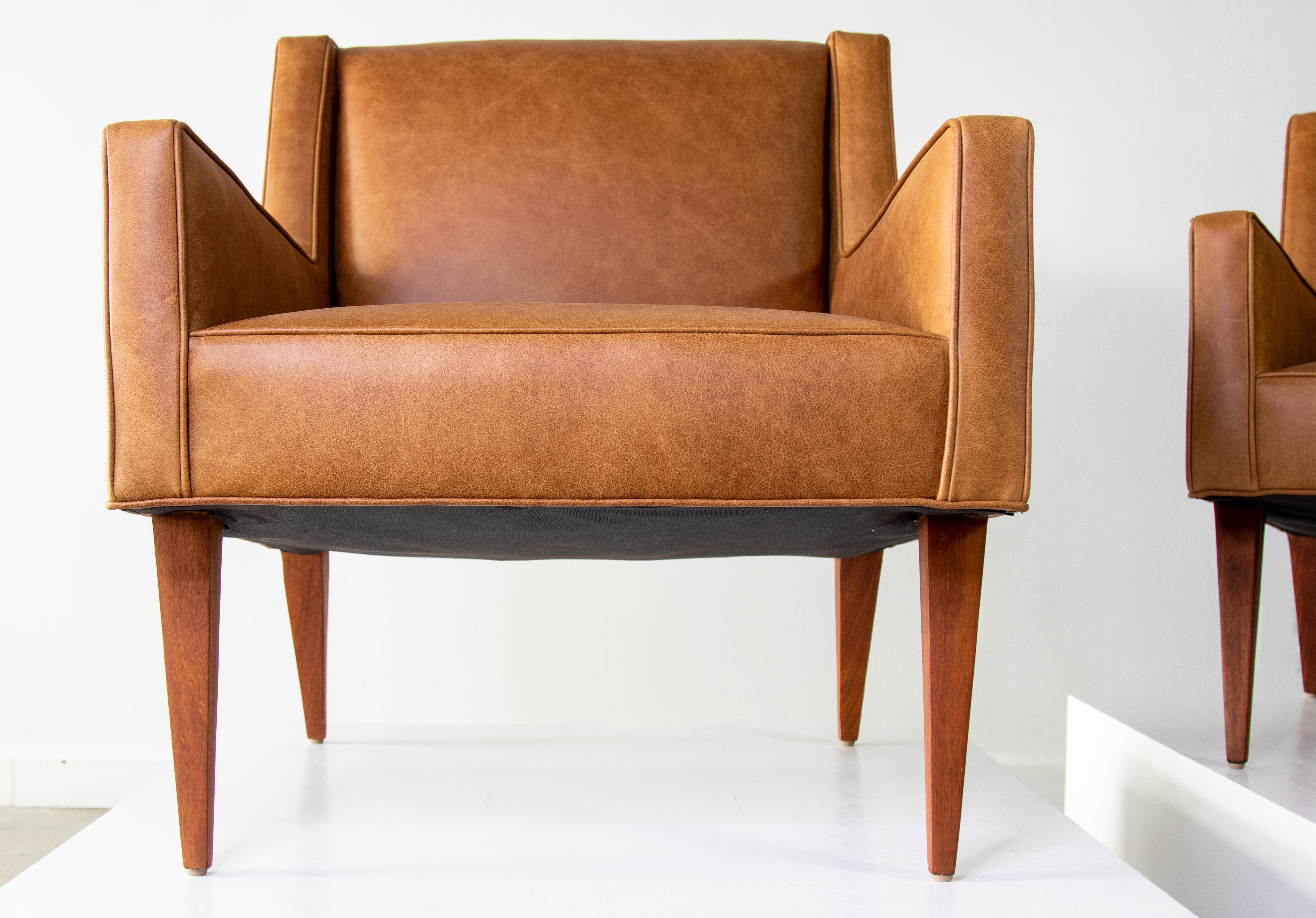 Mid-20th Century 1950s Edward Wormley for Dunbar pair of leather lounge chairs no. 603 Mrs. Chair For Sale