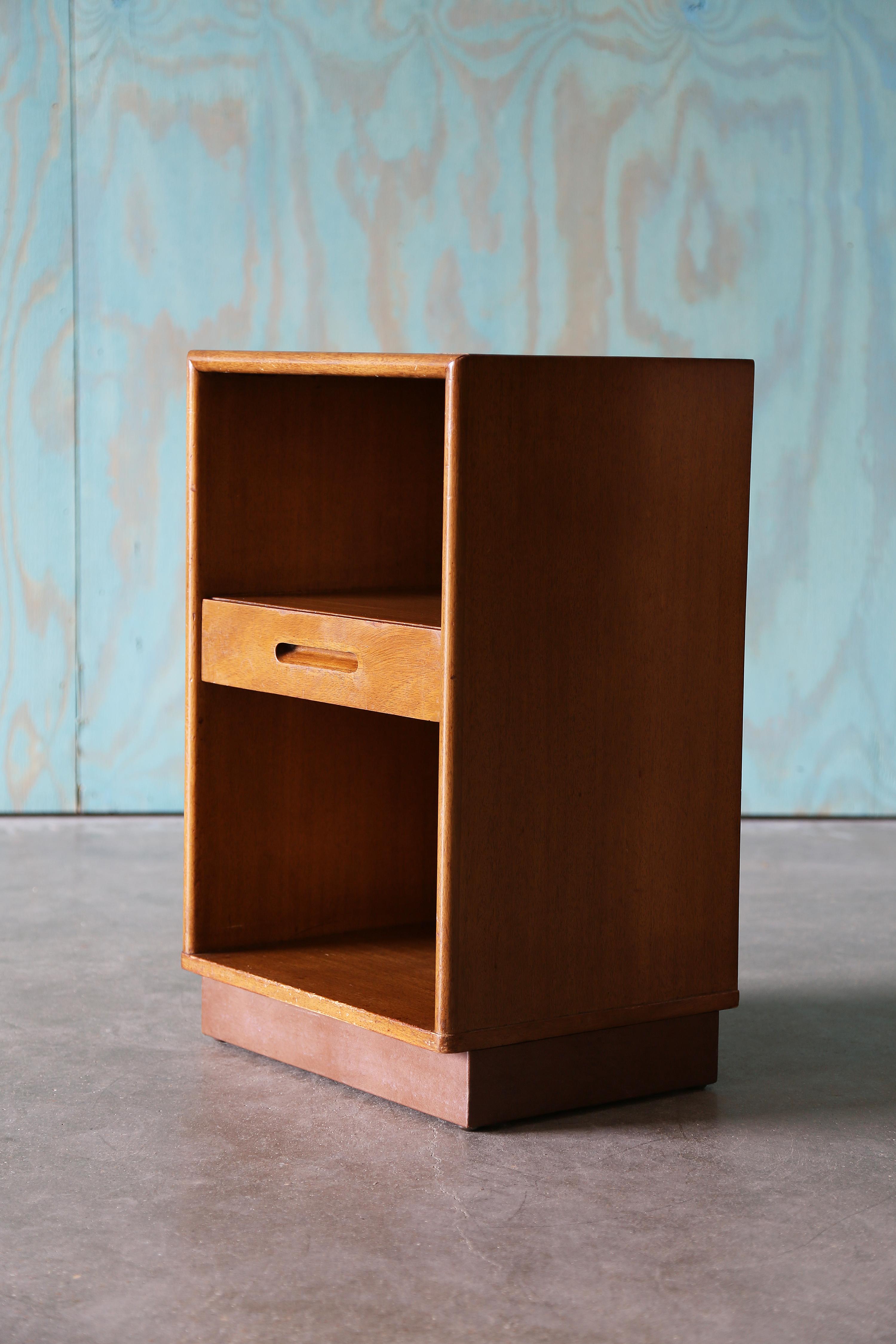 Paire de tables de nuit en teck avec socles en cuir Edward Wormley pour Dunbar, années 1950 en vente 1