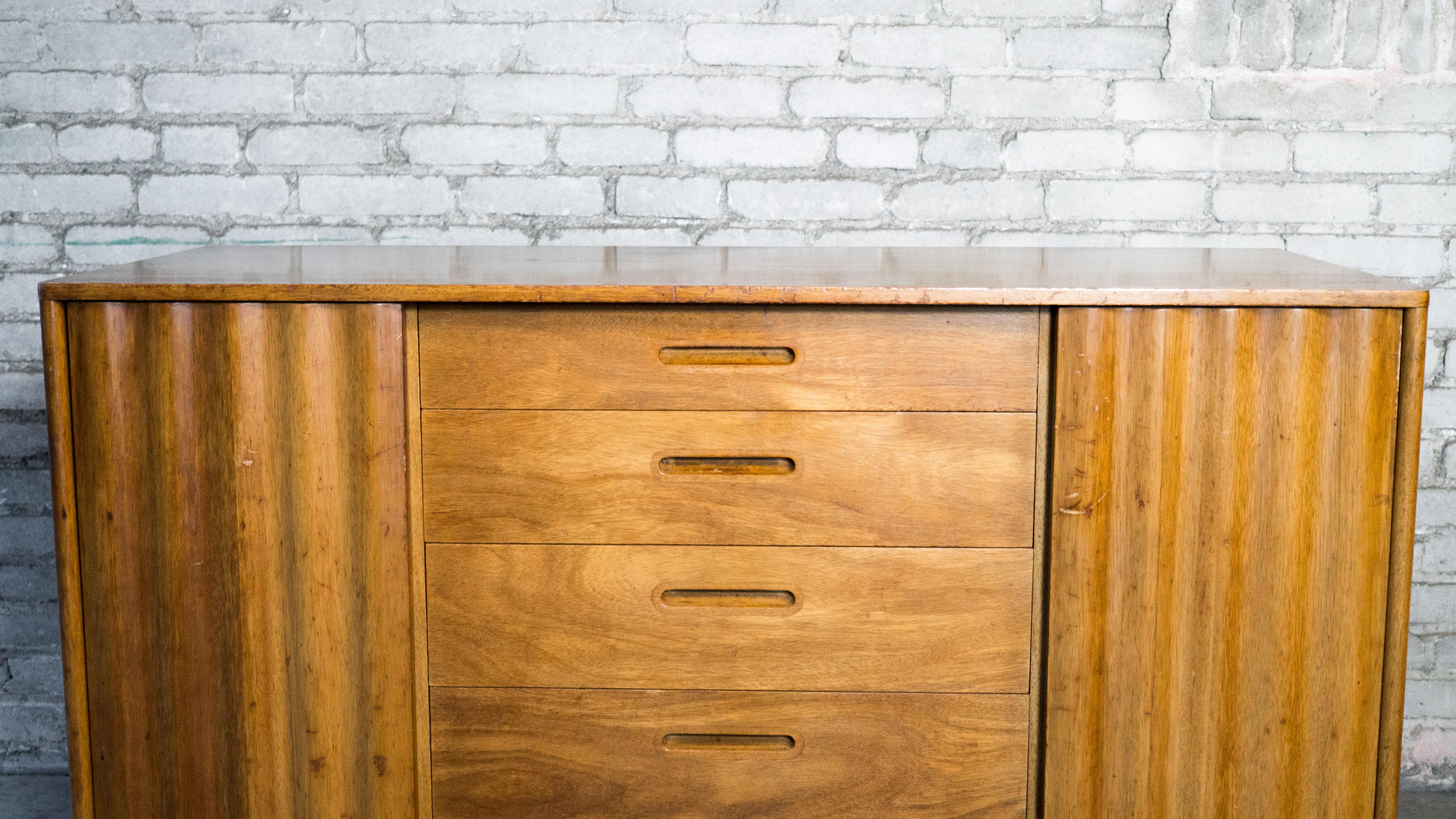 1950s Edward Wormley for Dunbar Wave Credenza In Good Condition For Sale In Boston, MA