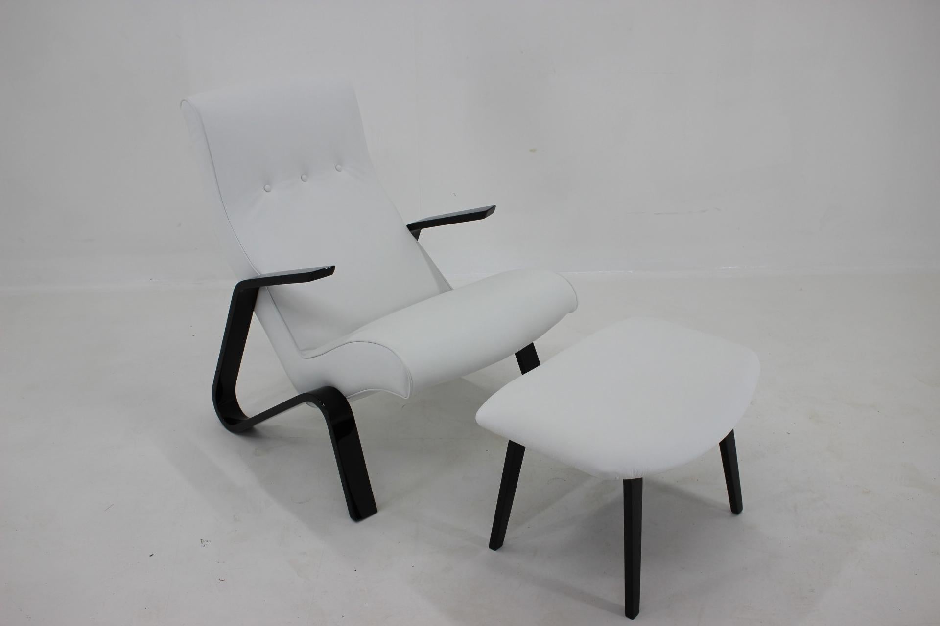 - The chair was carefully refurbished from early model original piece.
- The wooden parts have been black lacquered in high gloss finish.
- Newly upholstered in white leather.
- Stool: 40 x 59 x 46 cm.