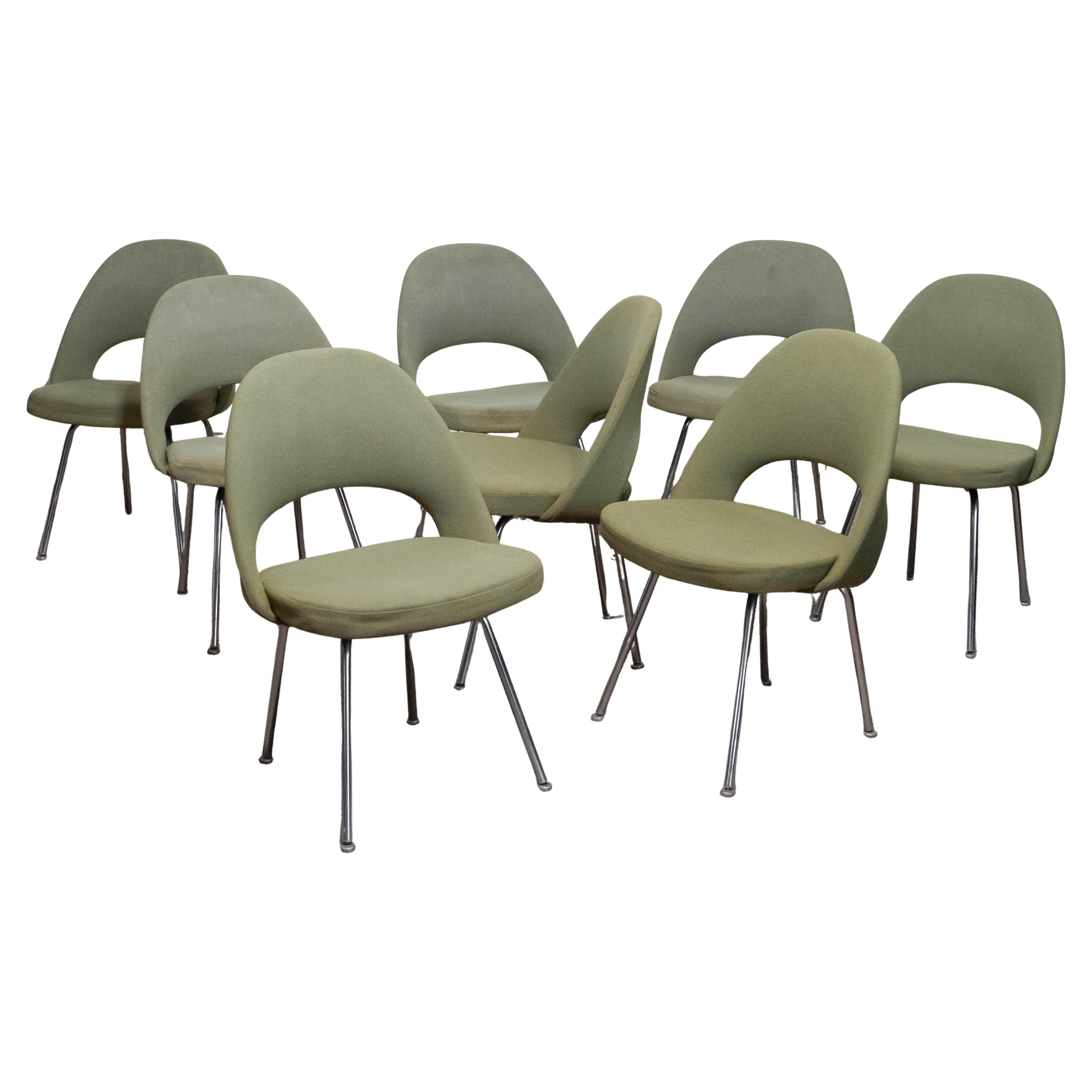 1950s Eero Saarinen Model No 72 Chairs Set of Eight en vente