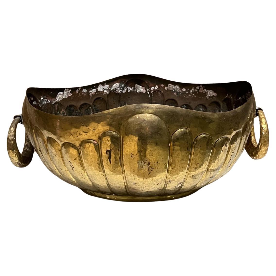 1950s Egidio Casagrande Exquisite Italian Hand Hammered Brass Bowl ITALY
7 tall x 16.5 w x 12.5
Made in Italy. Stamped underneath.
One handle has been reproduced. 
Preowned original vintage condition, unrestored patina.
Refer to all images provided