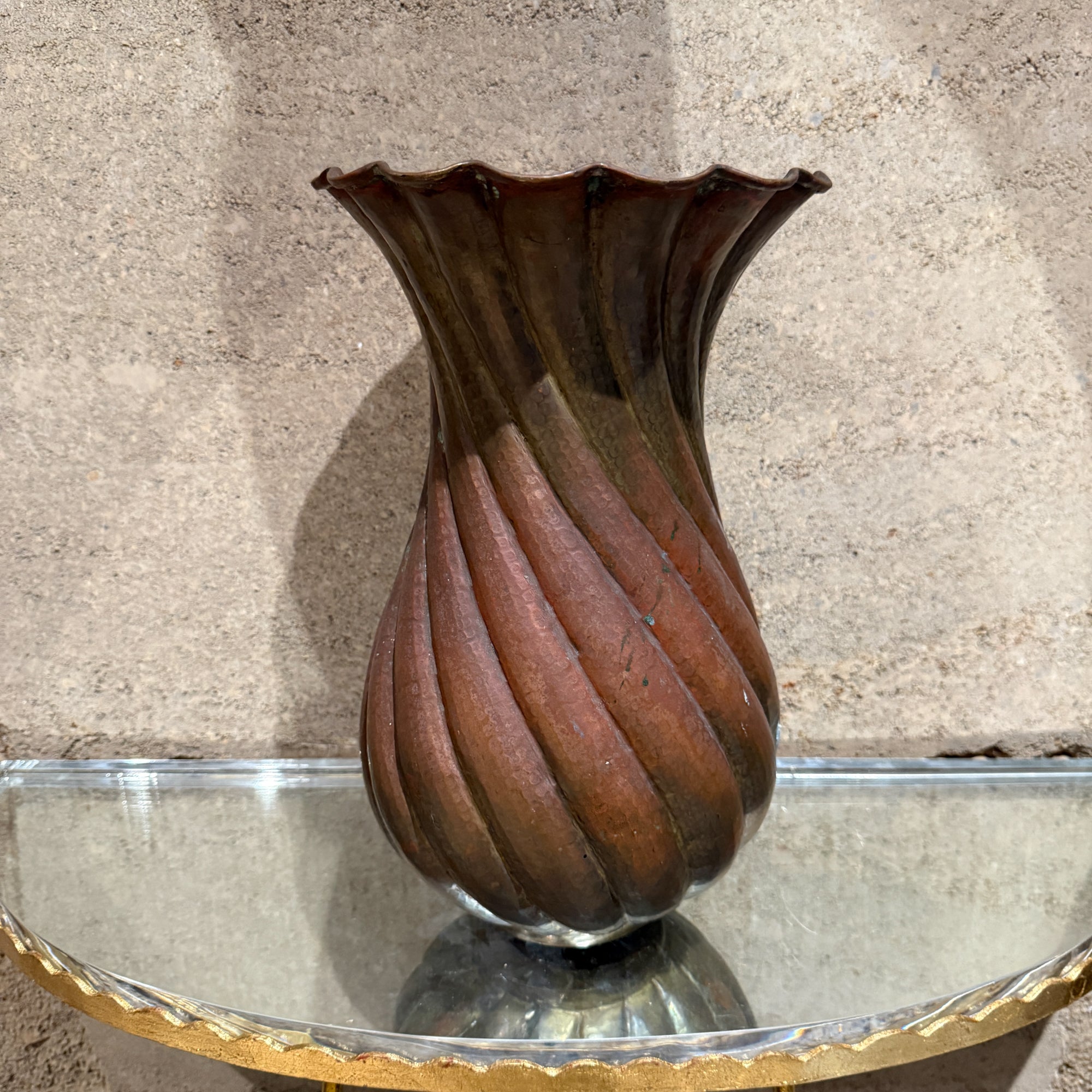 Vase en laiton patiné Egidio Casagrande Italia des années 1950