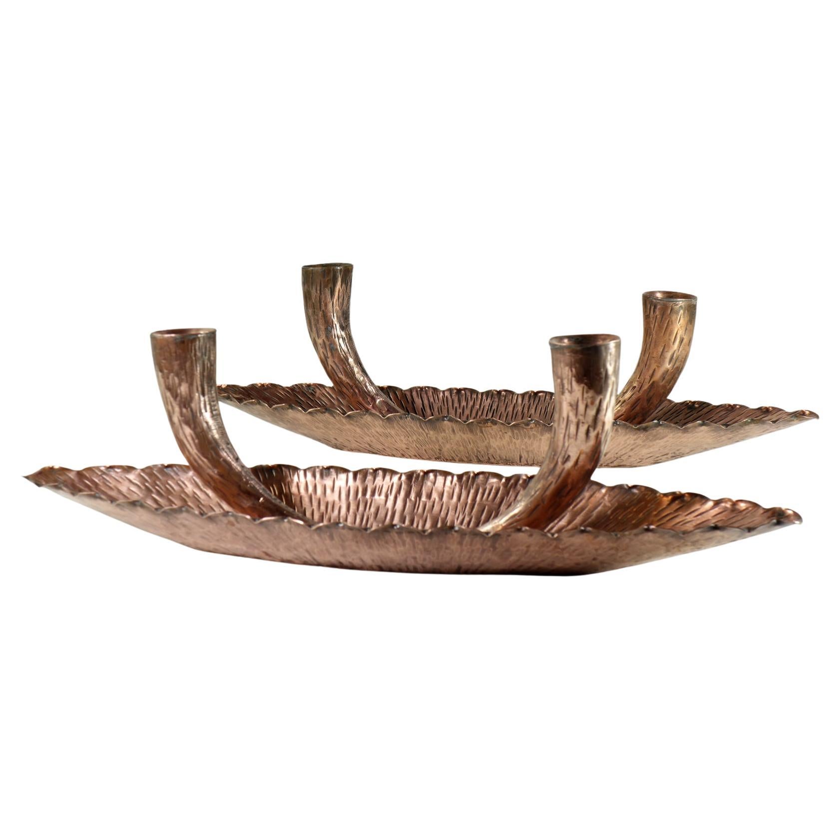 Par de candelabros de cobre de diseño italiano de mediados de siglo de Egidio Casagrande de los años 50