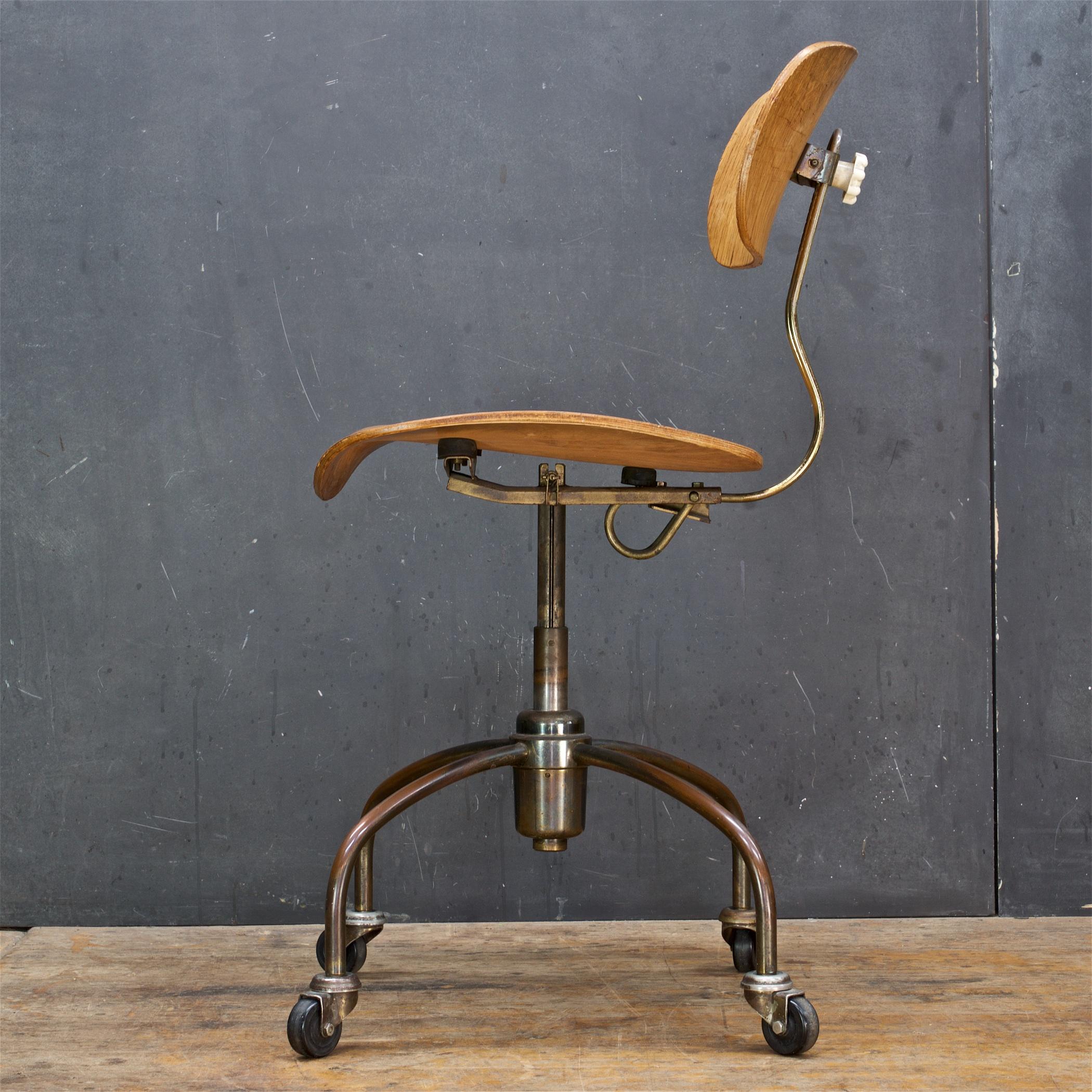 This chair has a rich patina to all surfaces. The worn chrome-plating on the base has revealed a beautiful copper layer which really looks amazing. Adjustable seat height and backrest height. A functioning spring/shock mechanism in the center of the
