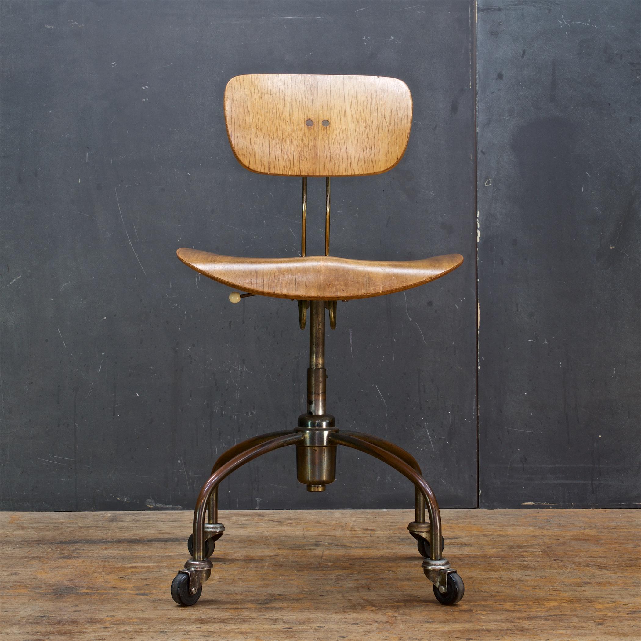 Mid-Century Modern Chaise de bureau en contreplaqué cintré organique et industriel Egon Eiermann SE40 Wilde+Spieth des années 1950 en vente