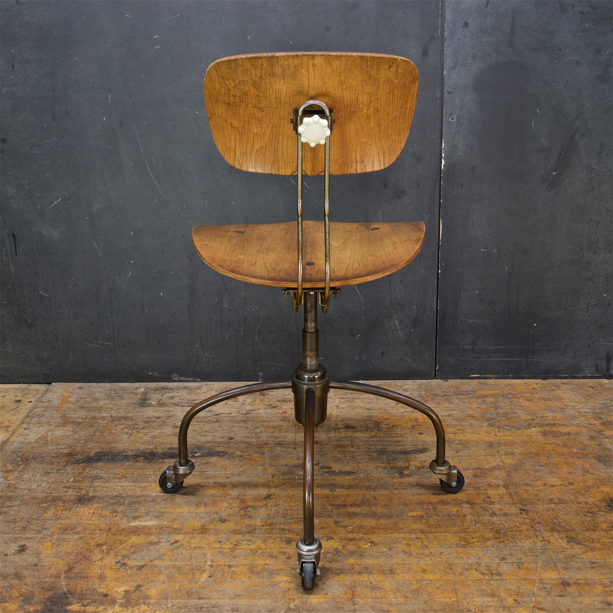 Mid-Century Modern 1950s Egon Eiermann Organic Industrial Bent Plywood Desk Chair SE40 Wilde+Spieth For Sale